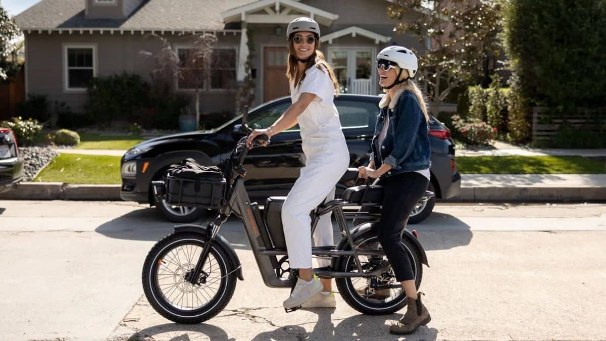 J'ai tellement aimé le Radpower RadRunner 3 Plus que je l'ai acheté moi-même Par Dan Cavallari, dernière mise à jour le 15 février 24 Le RadRunner 3 Plus est un vélo cargo stable et polyvalent doté de nombreux accessoires facilement échangeables pour en faire l'alternative parfaite à l'utilisation de votre voiture. image-15194