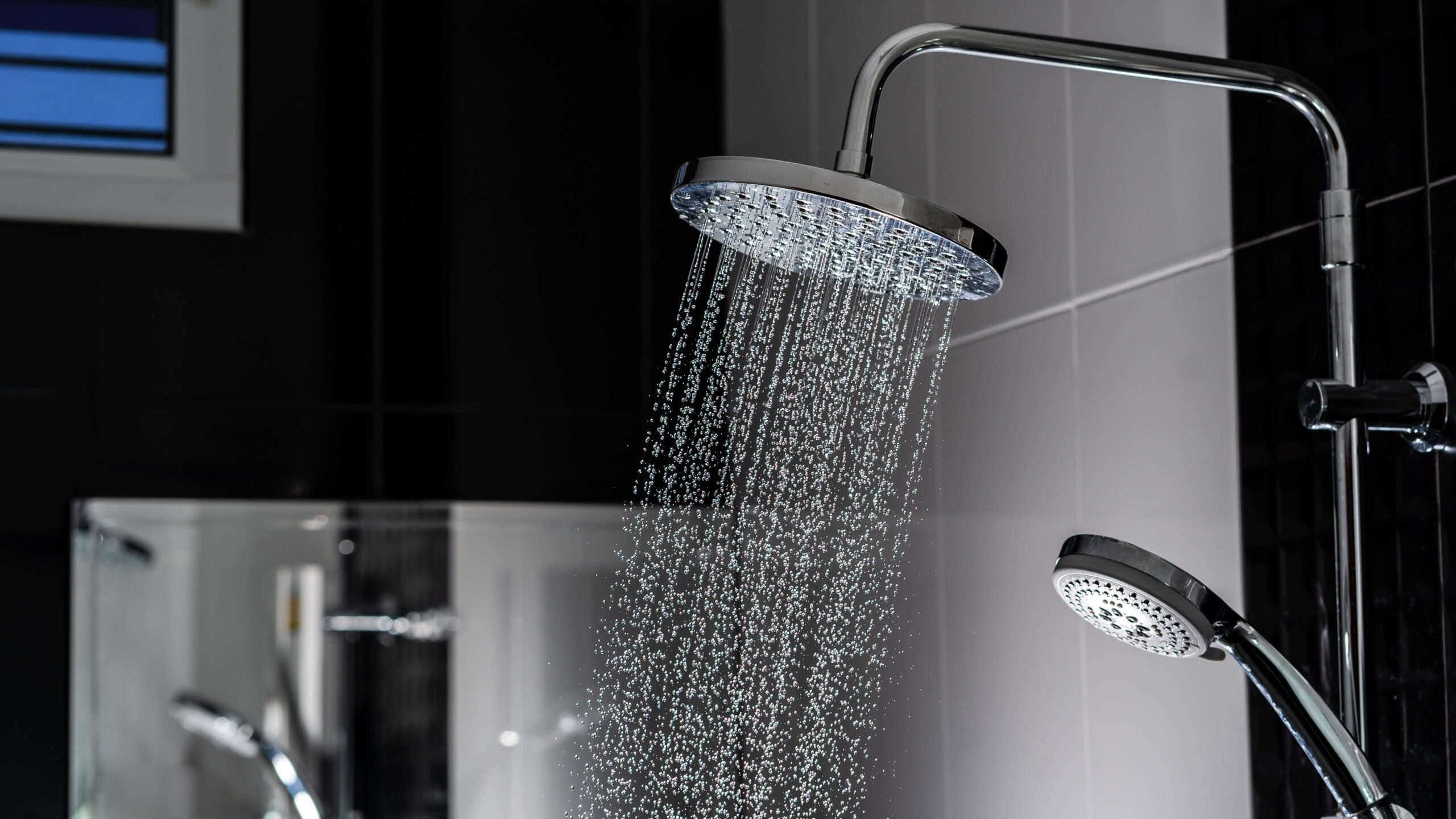 Ce hack tiktok prétend que le vinaigre nettoiera votre pomme de douche – j'ai demandé à mon mari plombier si cela fonctionne réellement image-29240