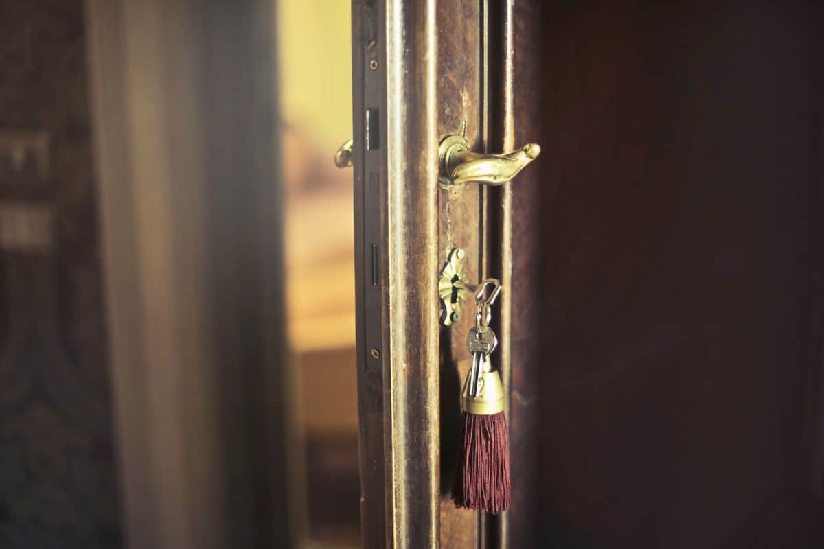 Endettée, cette femme de 69 ans loue sa maison pour vivre dans le garage mais depuis un an, ils squattent et ne paye plus le loyer image-20446