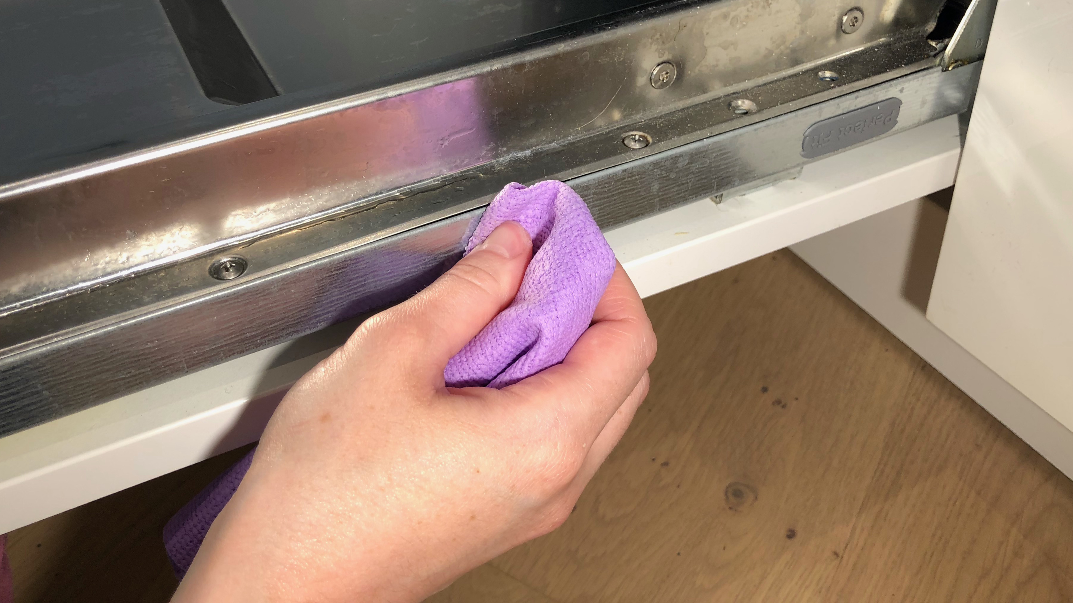 Nettoyage de la porte du lave-vaisselle
