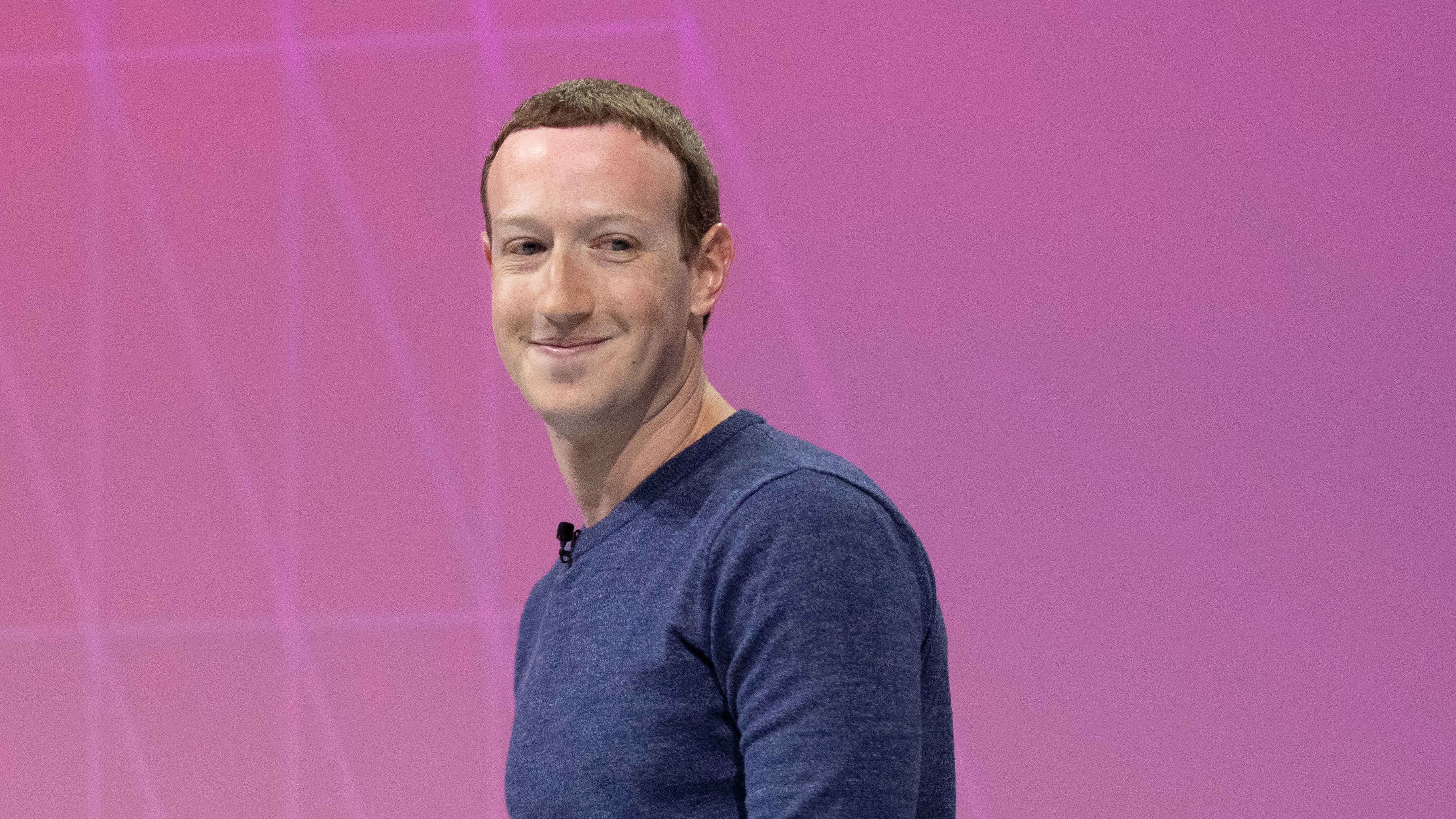 PARIS, FRANCE - 24 MAI : Mark Zuckerberg, PDG et fondateur de Facebook Inc. participe au rassemblement des start-up et de la technologie Viva Tech au Parc des Expositions Porte de Versailles le 24 mai 2018 à Paris, France. Le salon VivaTech à Paris rassemble près de 1800 start-up aux côtés des plus grands groupes internationaux. (Photo de Christophe Morin/IP3/Getty Images)