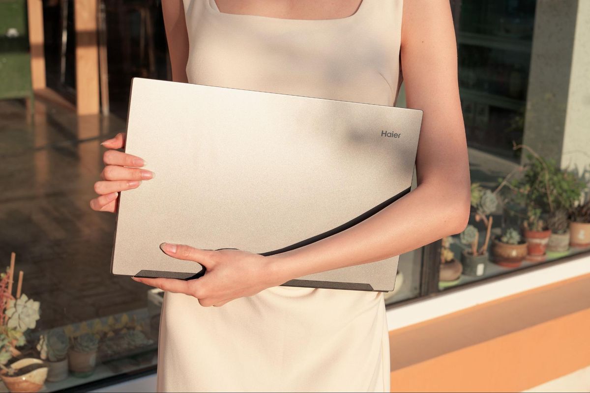 Cet ordinateur portable Haier FHD de 15,6 pouces est une centrale électrique économique, parfaite pour offrir en cadeau (ou pour garder pour vous-même) image-26510