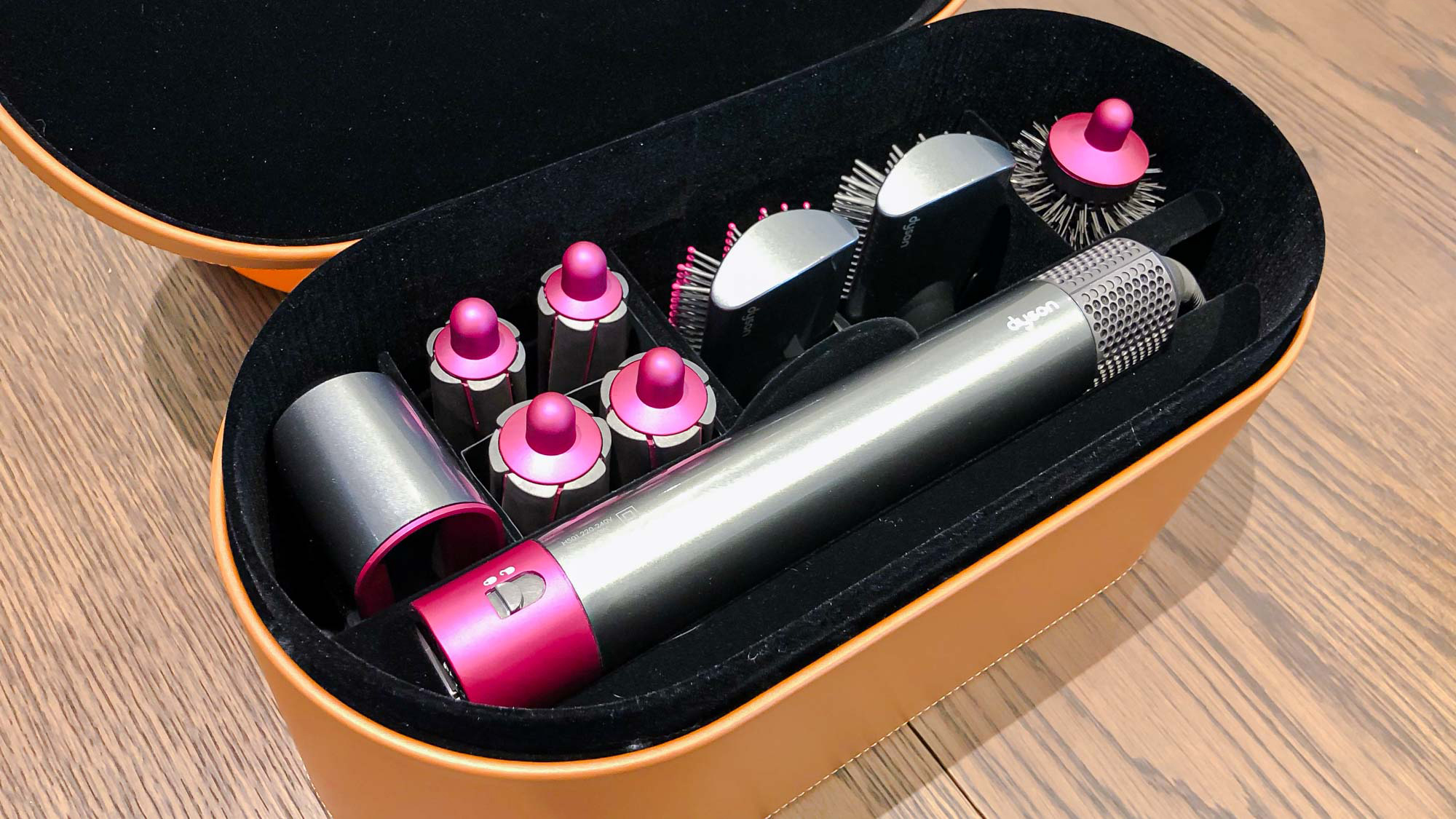 Contenu du Dyson Airwrap dans l'étui