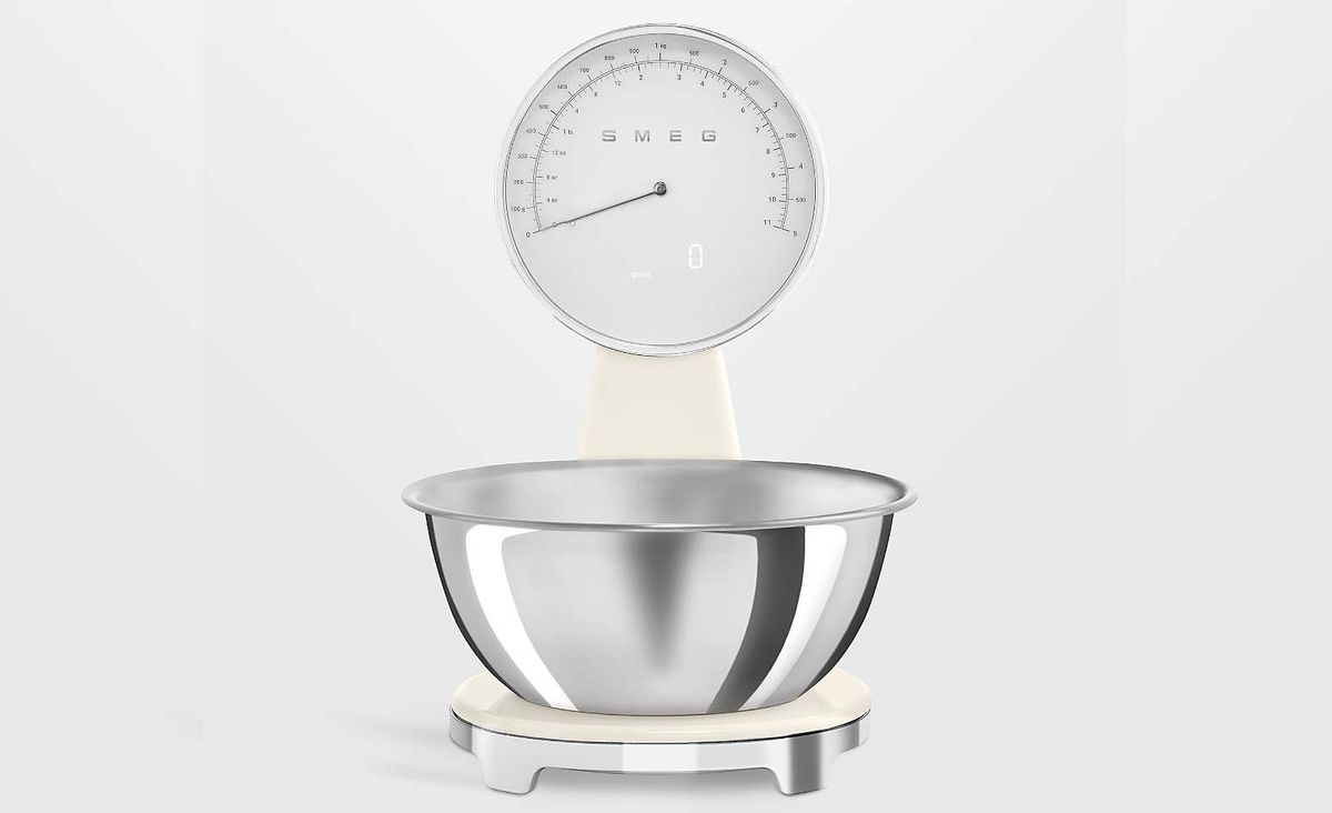 Smeg Retro Kitchen Scale apporte une touche de charme des années 50 au comptoir image-28269