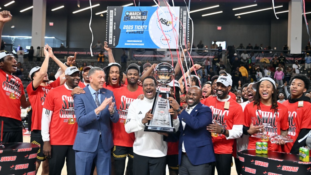 Les Hornets de l'État de l'Alabama célèbrent la victoire du tournoi SWAC 2025
