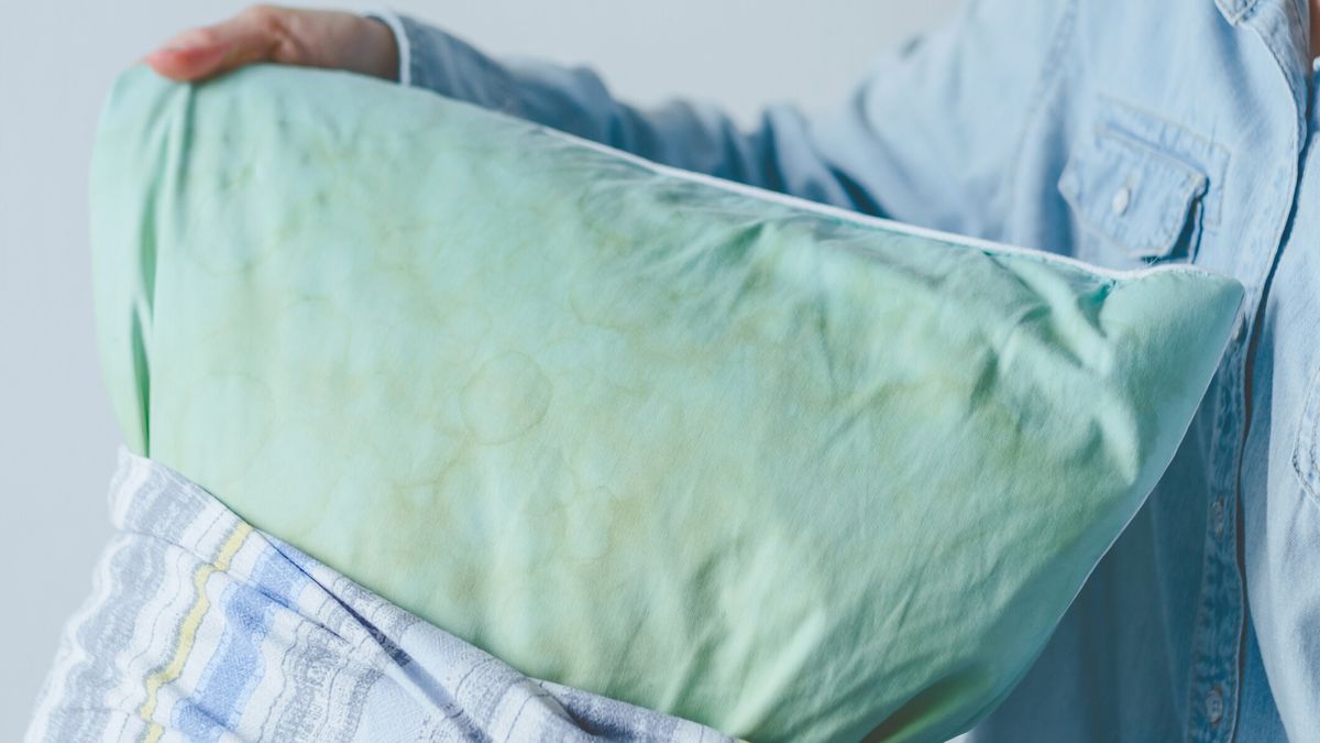 Comment laver un oreiller: conseils pour le coton, la plume, la mousse à mémoire et le latex image-28985
