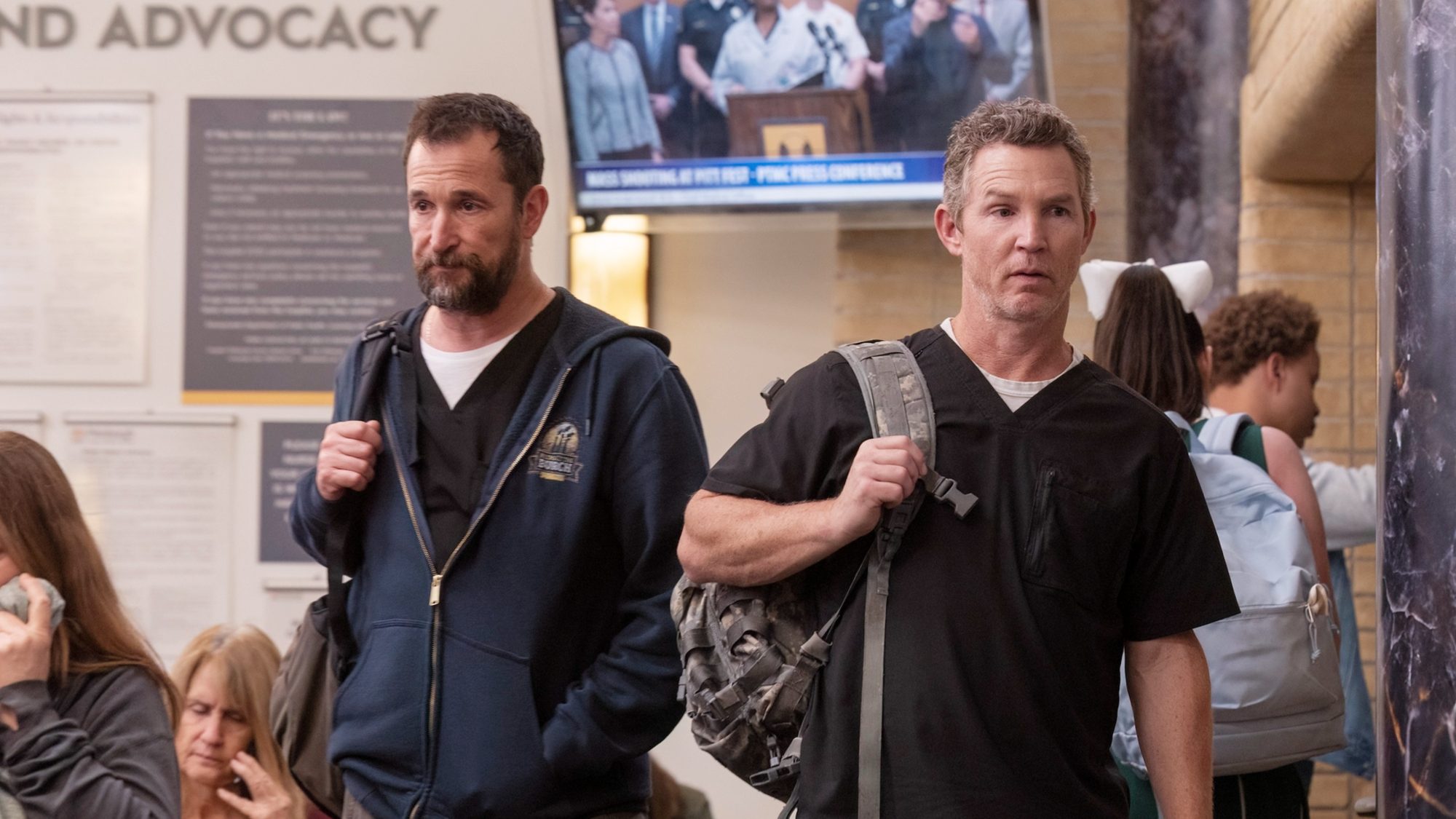 Noah Wyle et Shawn Hatosy dans le Pitt