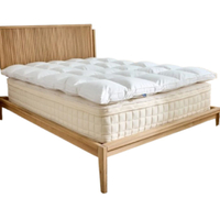 Topper de latex organique cousu de boîte Naturedpedic: à partir de 549 $ chez Naturepedic Topper de latex organique cousu de boîte Naturedpedic: à partir de 549 $ chez Naturepedic