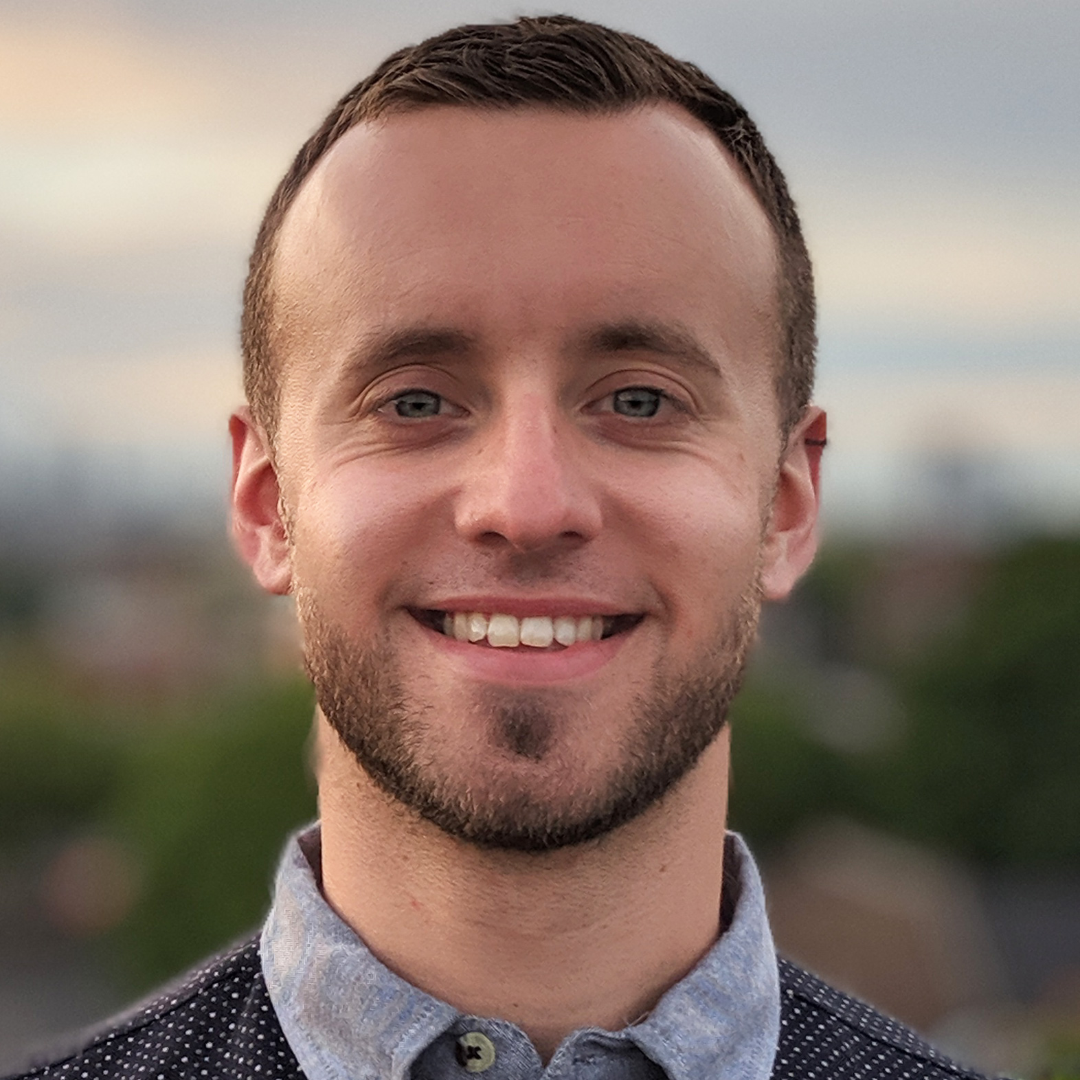 Headshot de James Frew