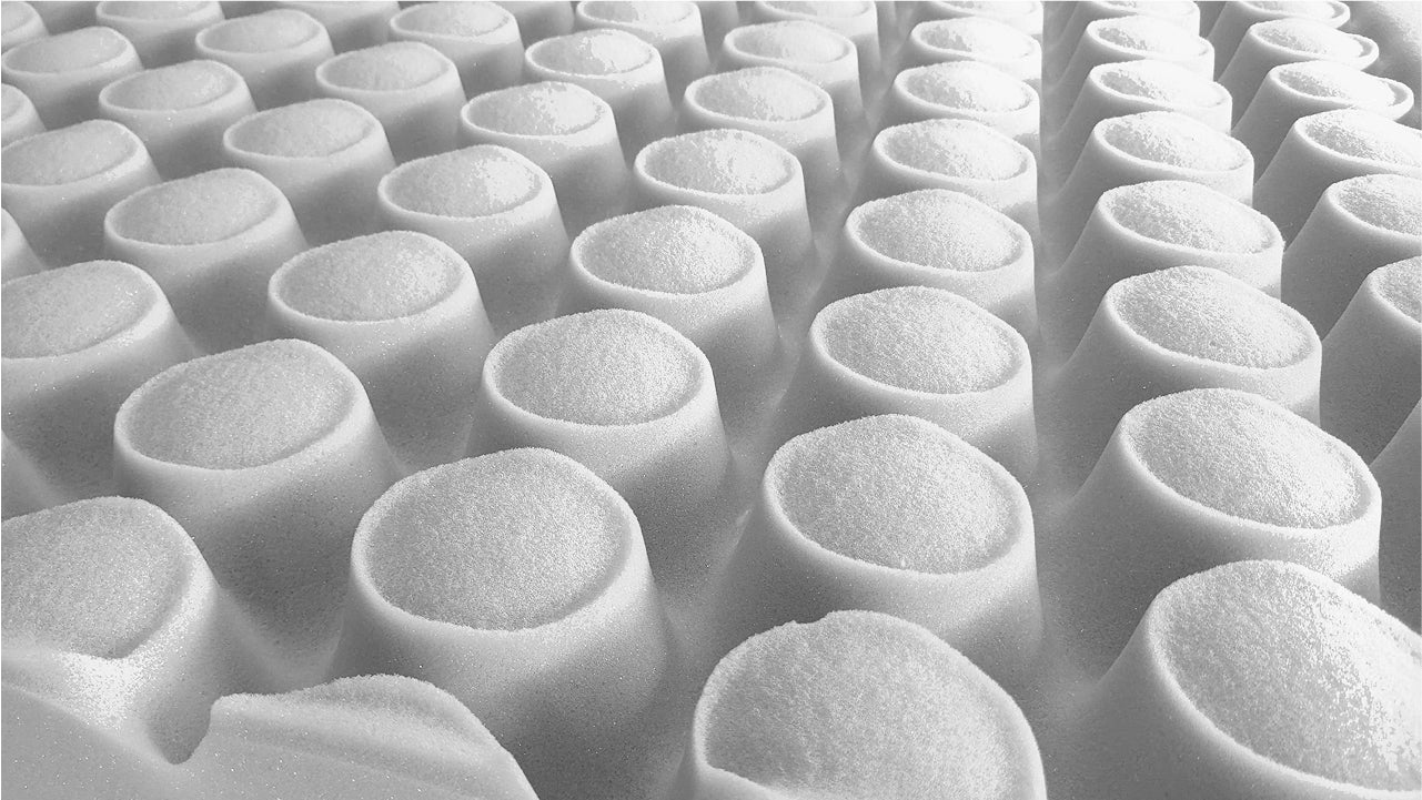 Un gros plan des piliers de mousse utilisés pour créer un support et un amorti dans la couche Casper Core + du matelas Casper Cloud One