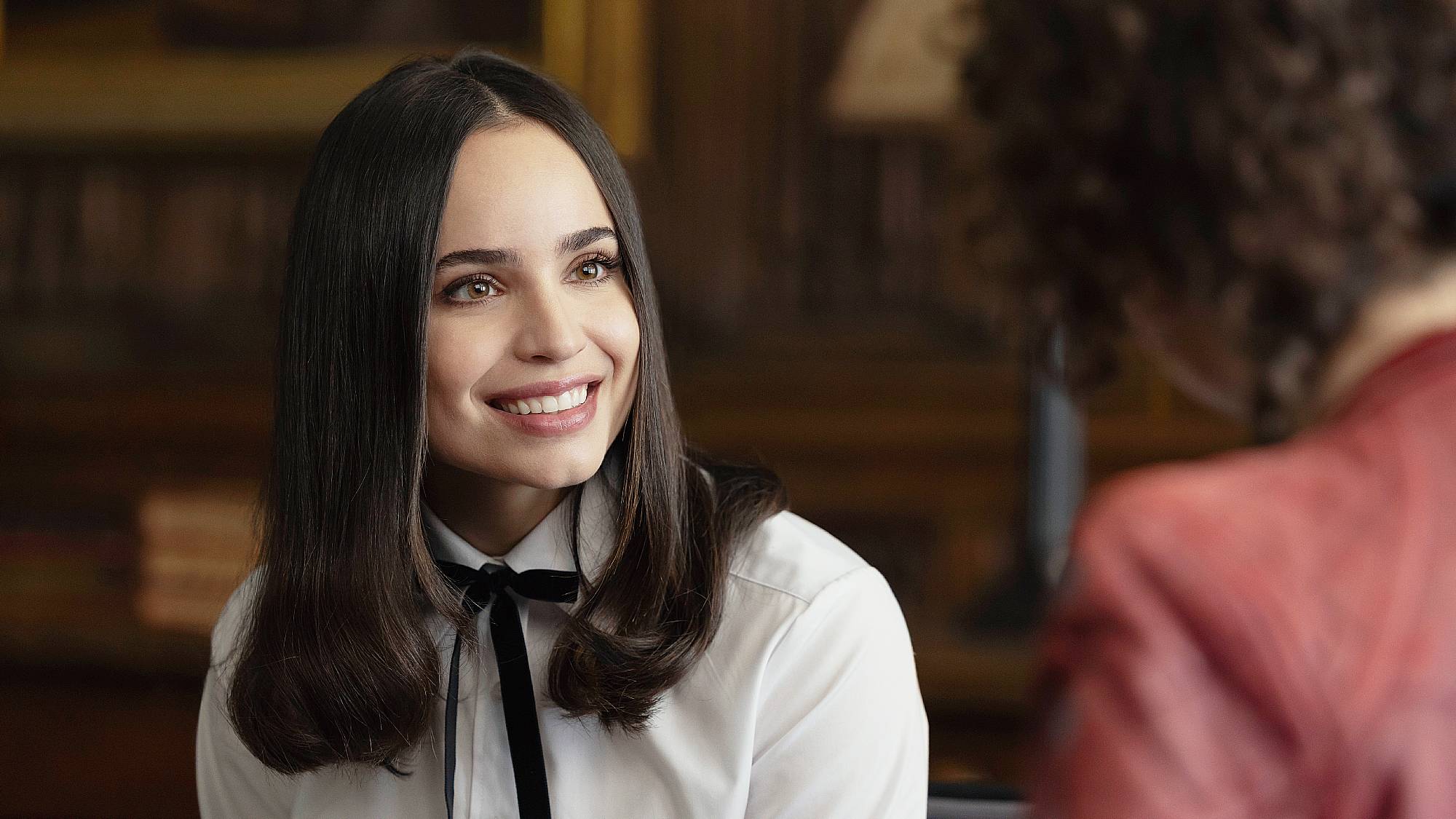 La nouvelle comédie romantique de Netflix sonne comme un film de confort incontournable pour l'été 2025 – voici le premier look image-29586