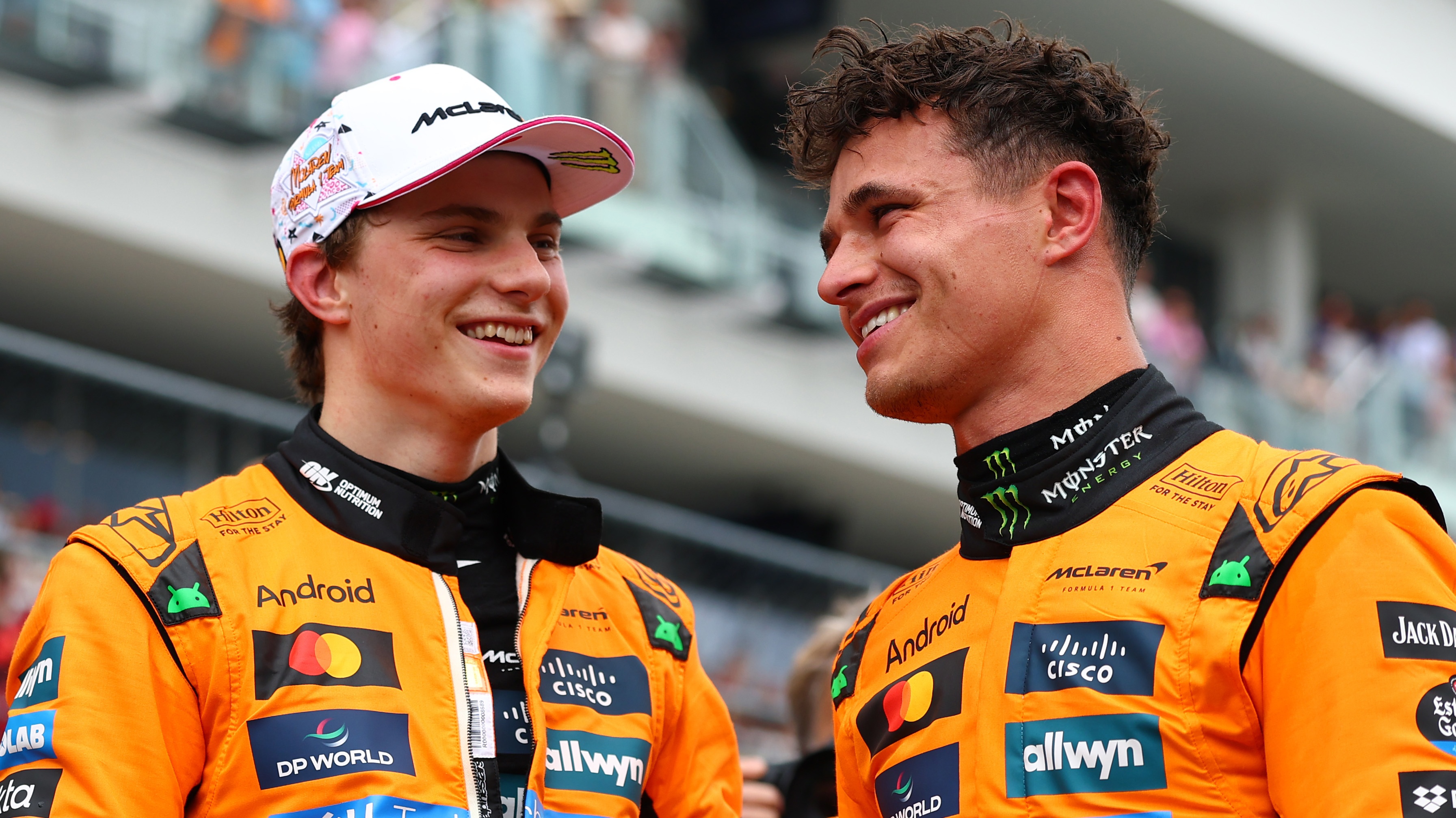 F1 Titre Challengers, Oscar Piastri et Lando Norris font une blague.