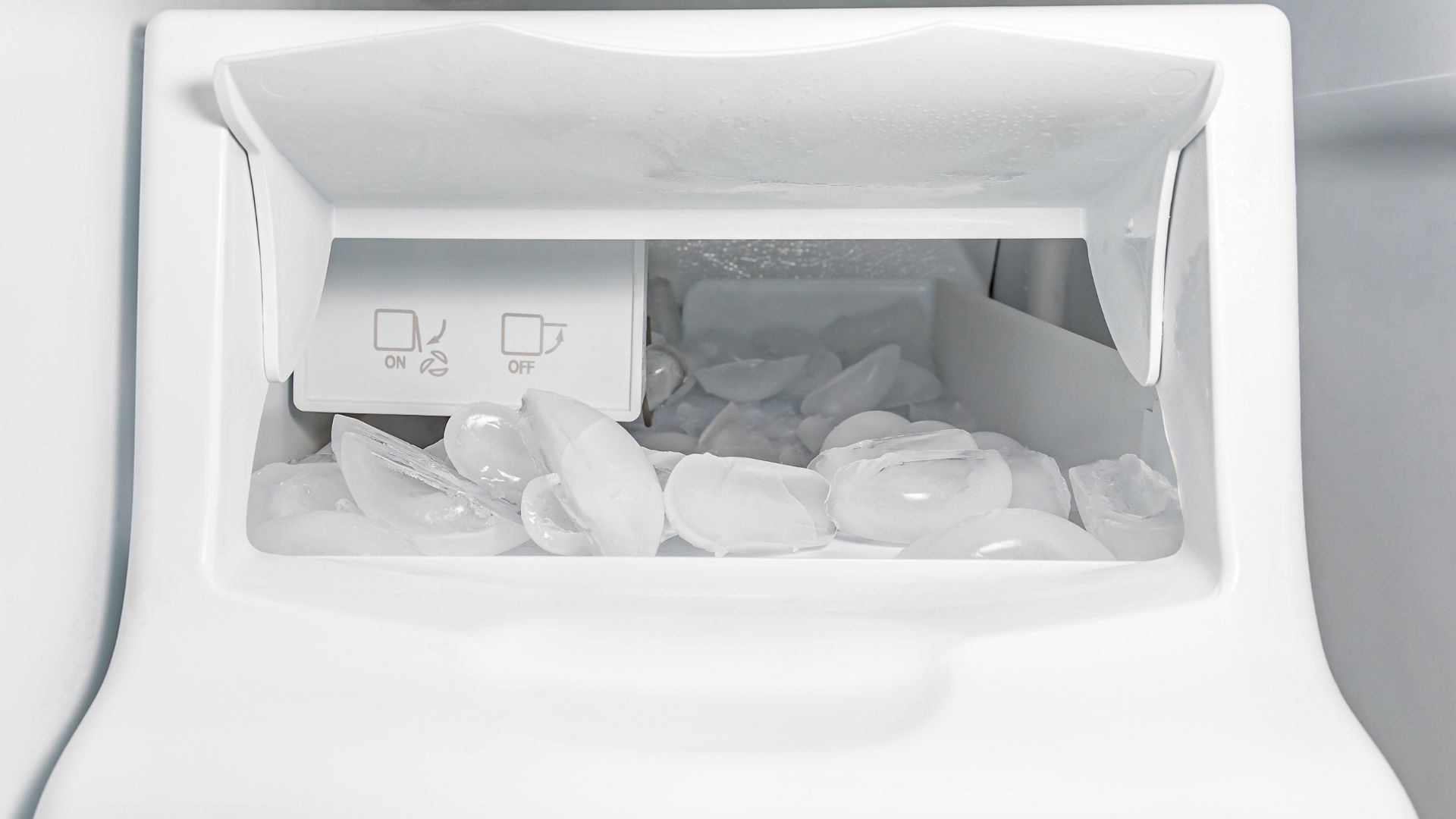Comment nettoyer votre fabricant de glace de réfrigérateur