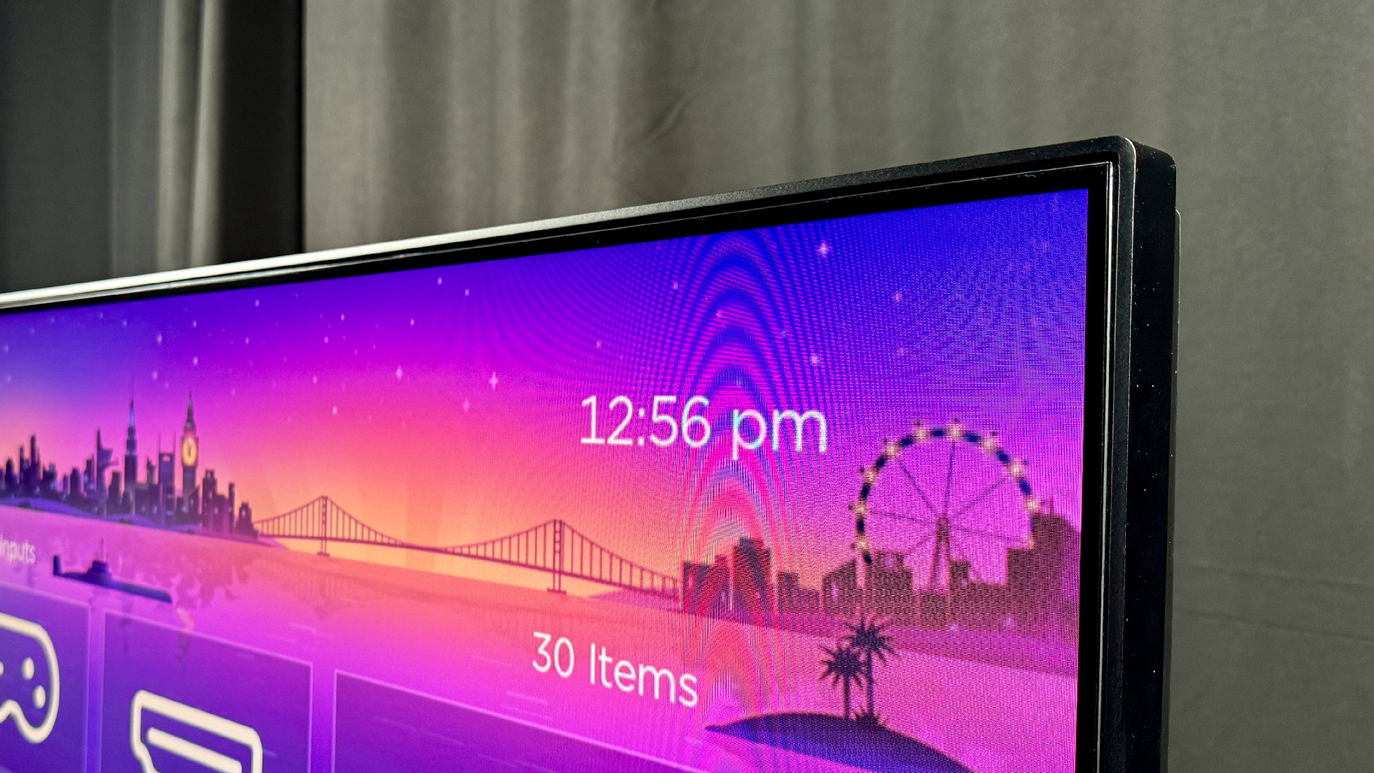 Roku Pro Series en vue latérale du studio