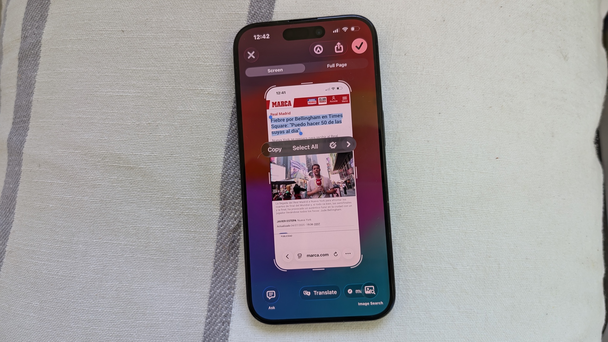 Intelligence visuelle traduisant un article dans iOS 26