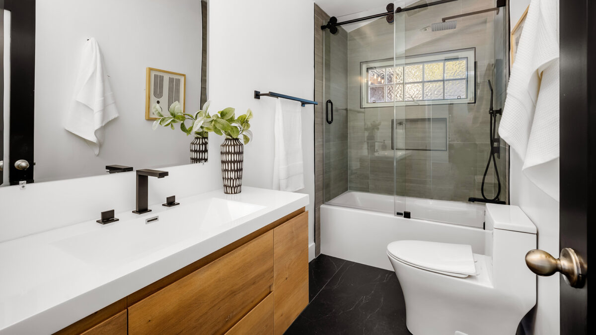 Comment retirer les taches jaunes d'un siège de toilette – c'est facile quand vous savez comment image-30928