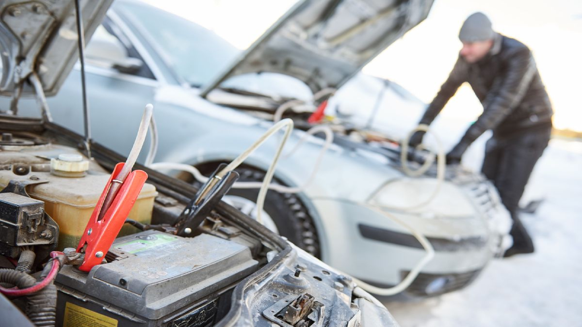 Shutterstock Jump à démarrer une voiture