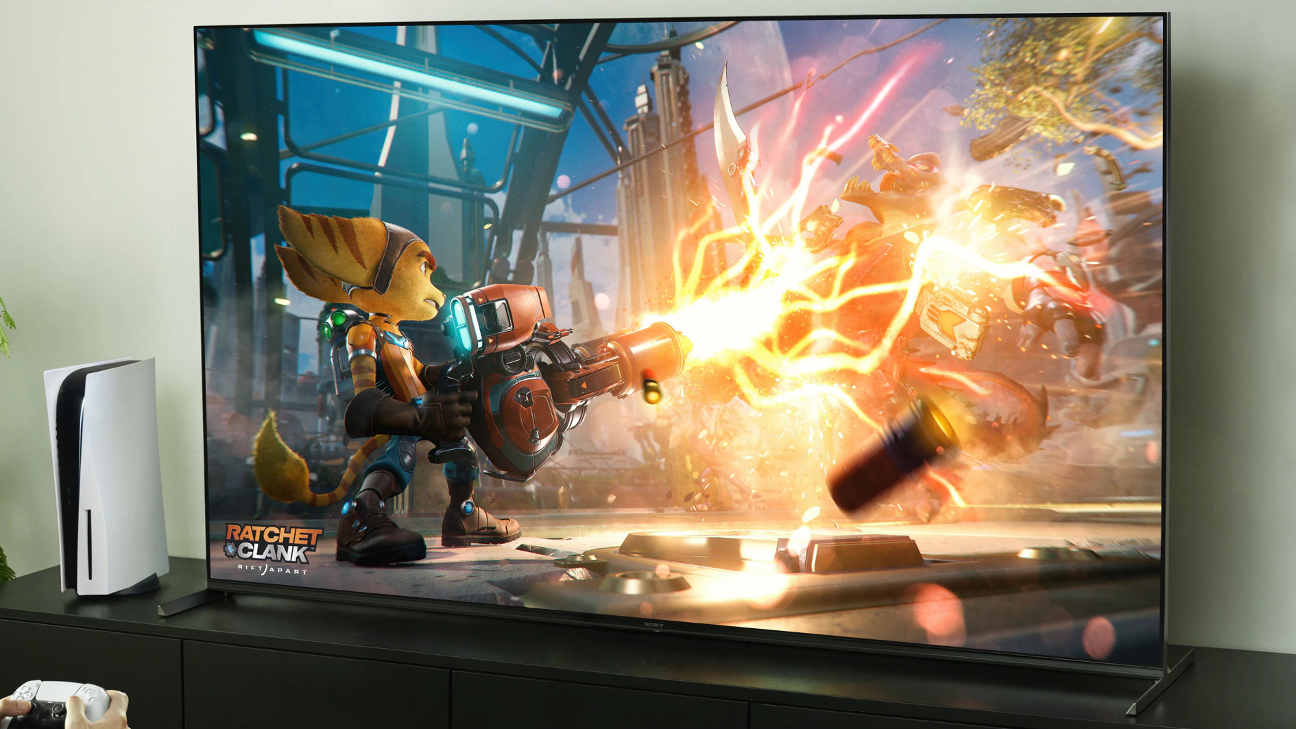 Cliquet et amp; Clank joué sur une PS5 et un téléviseur de jeu Sony Bravia.