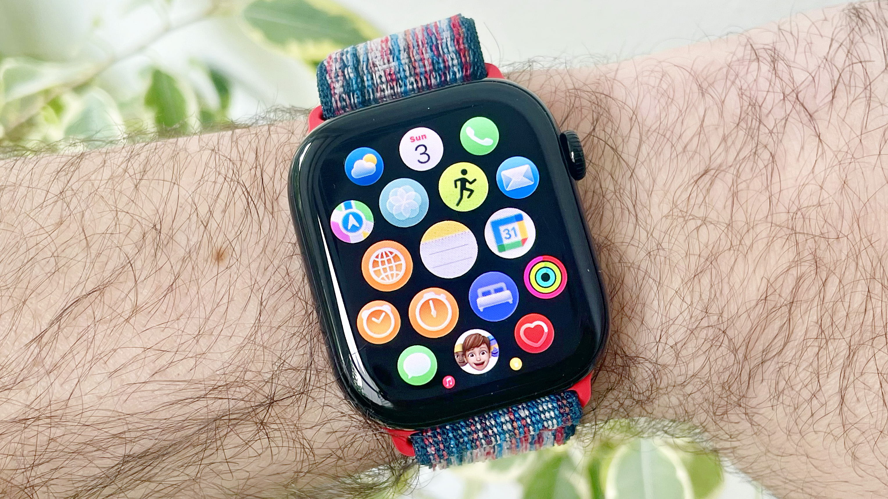 Gros plan de la série d'Apple Watch 10 sur le poignet d'un utilisateur affichant les différentes options de l'application Apple Watch Notes, lancée avec Watchos 26