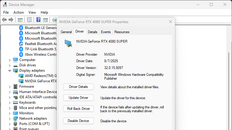 Captures d'écran montrant comment mettre à jour les pilotes NVIDIA et AMD