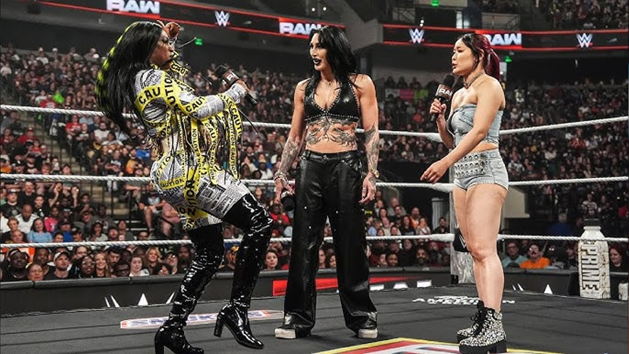 Naomi défend le championnat du monde féminin de la WWE contre Rhea Ripley et Iyo Sky à Summerslam 2025