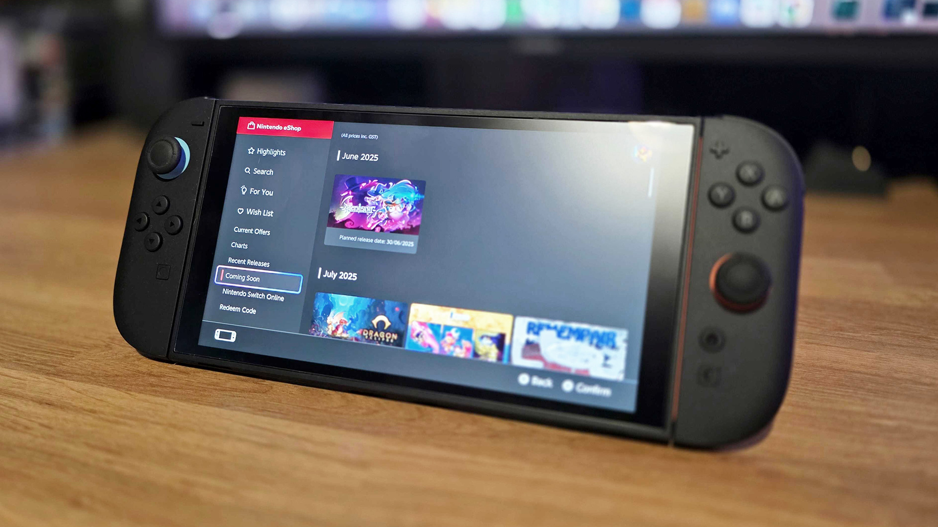 Nintendo Switch 2 assis sur le bureau avec Eshop à l'écran