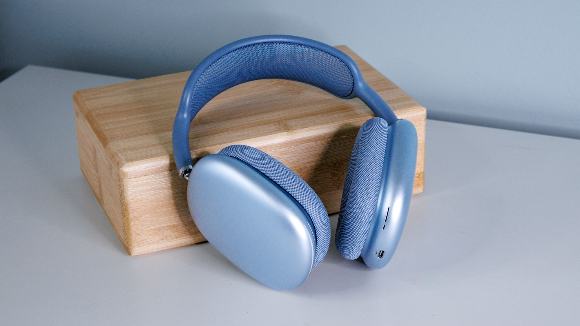 Les AirPods Max USB-C dans un studio photo