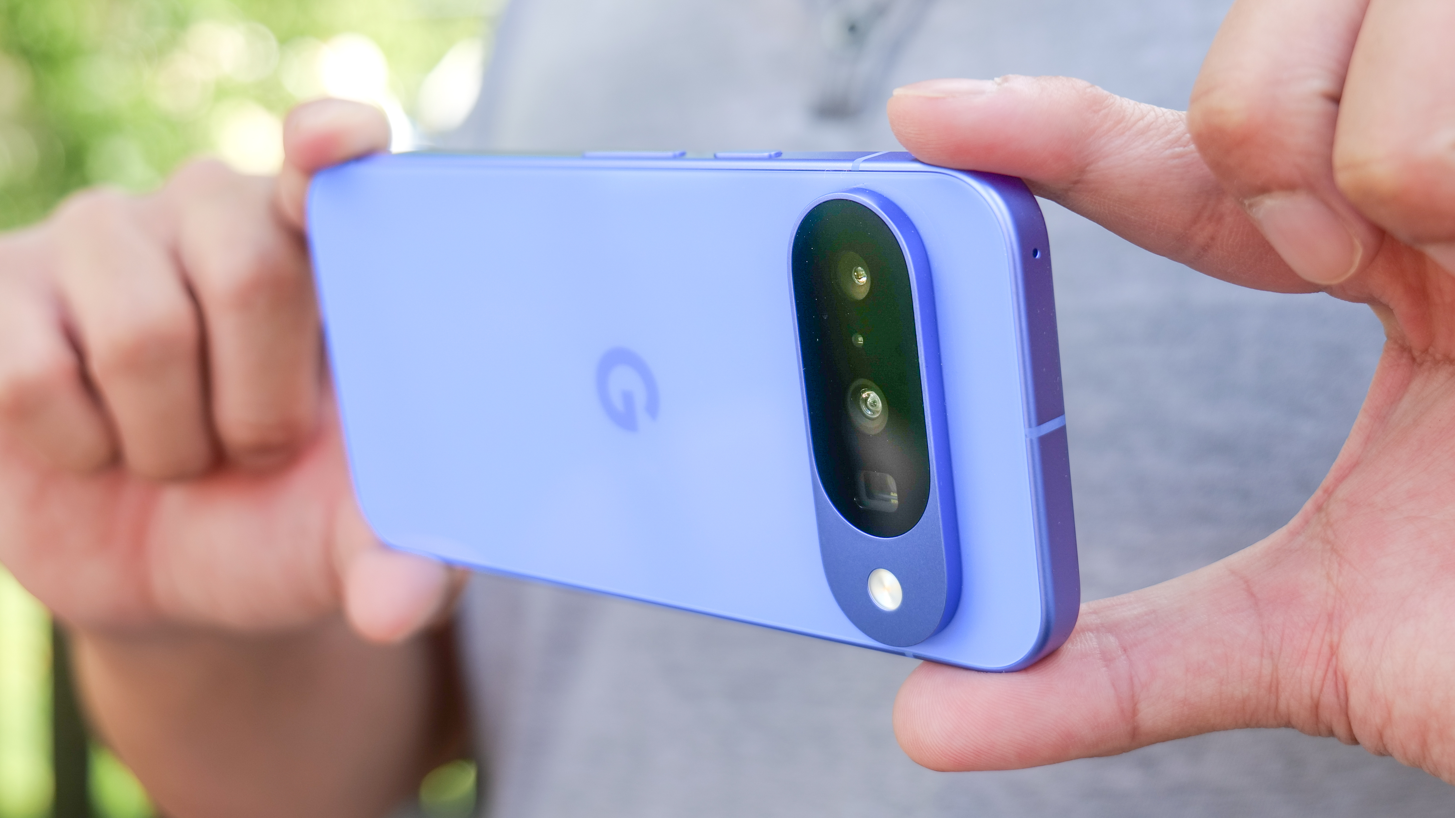 Google Pixel 10 en main.