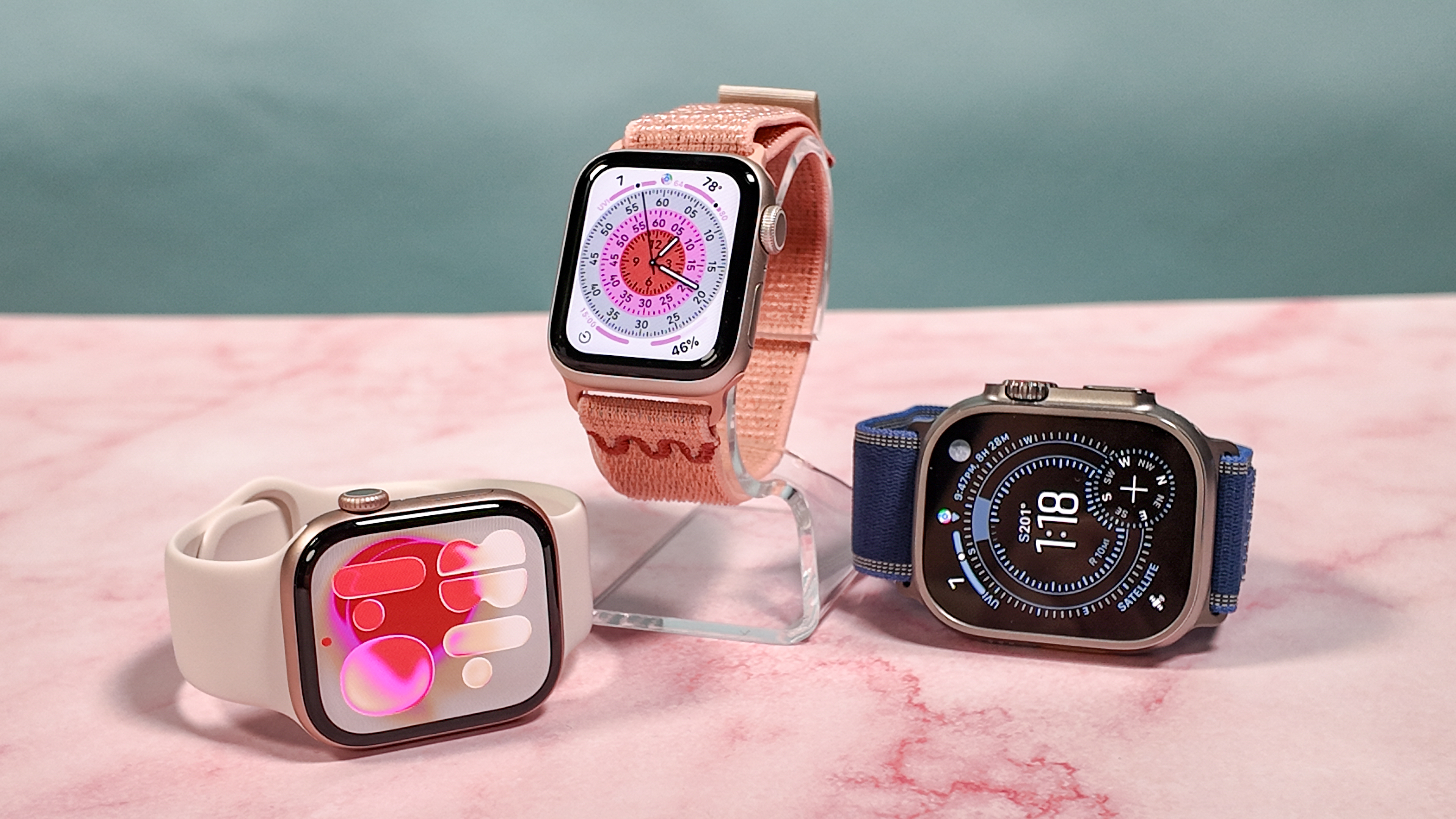 une photo de l'Apple Watch 11, de l'Apple Watch SE 3 et de l'Apple Watch Ultra 3