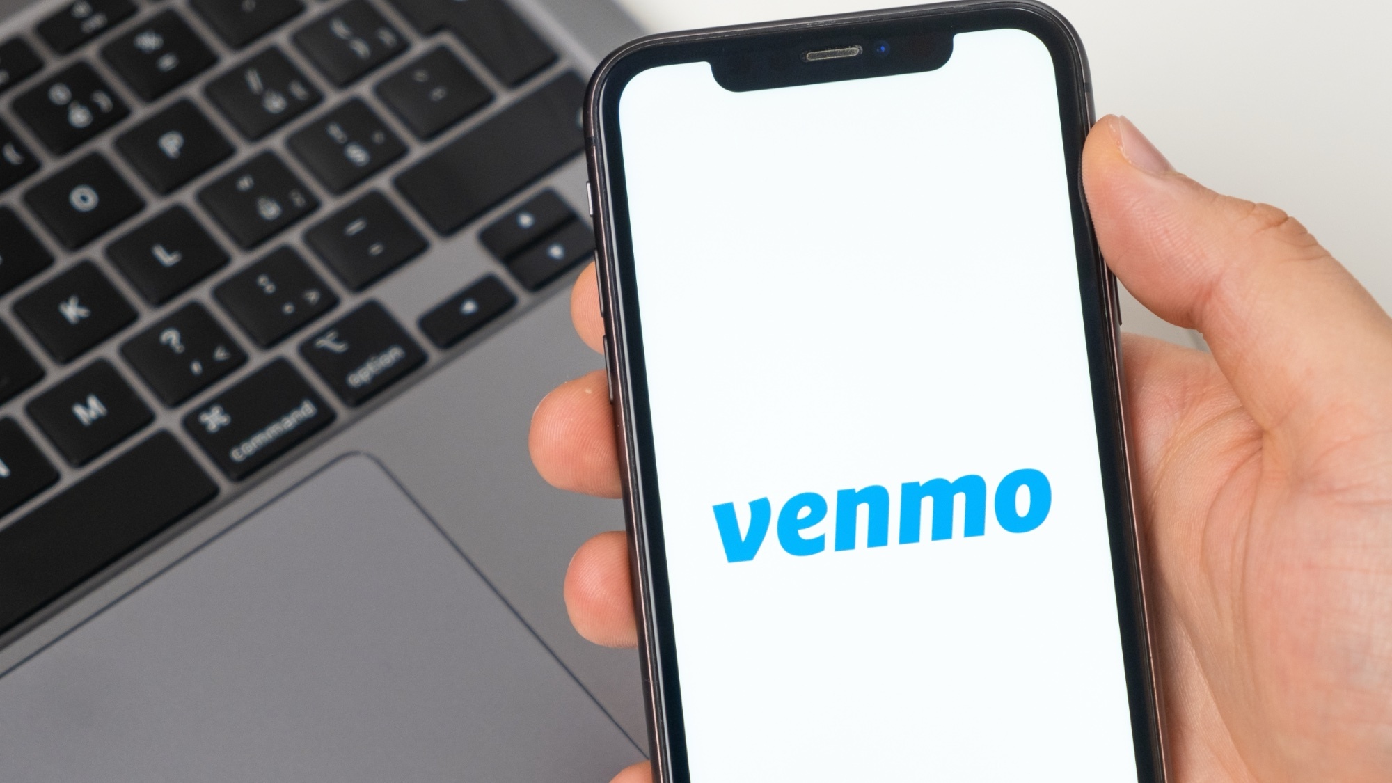 Un téléphone avec l'application Venmo dessus