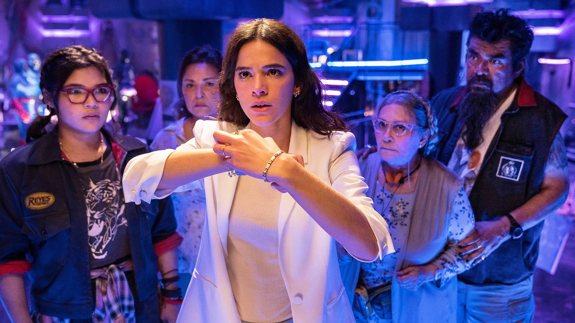 Belissa Escobedo, Elpidia Carrillo, Bruna Marquezine, Adriana Barraza et George Lopez dans