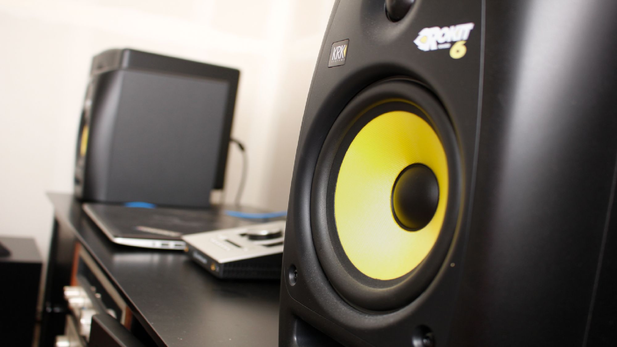 La poussière gâche votre son : voici comment nettoyer correctement vos enceintes image-33379