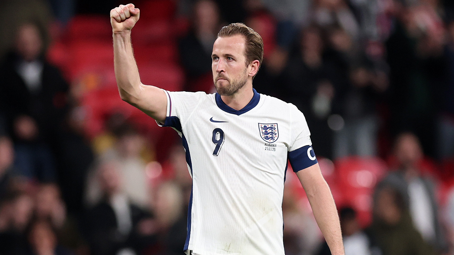L'Anglais Harry Kane célèbre sa victoire à l'issue des qualifications européennes pour la Coupe du Monde de la FIFA 2026 entre l'Angleterre et l'Albanie au stade de Wembley le 21 mars 2025 à Londres, en Angleterre.