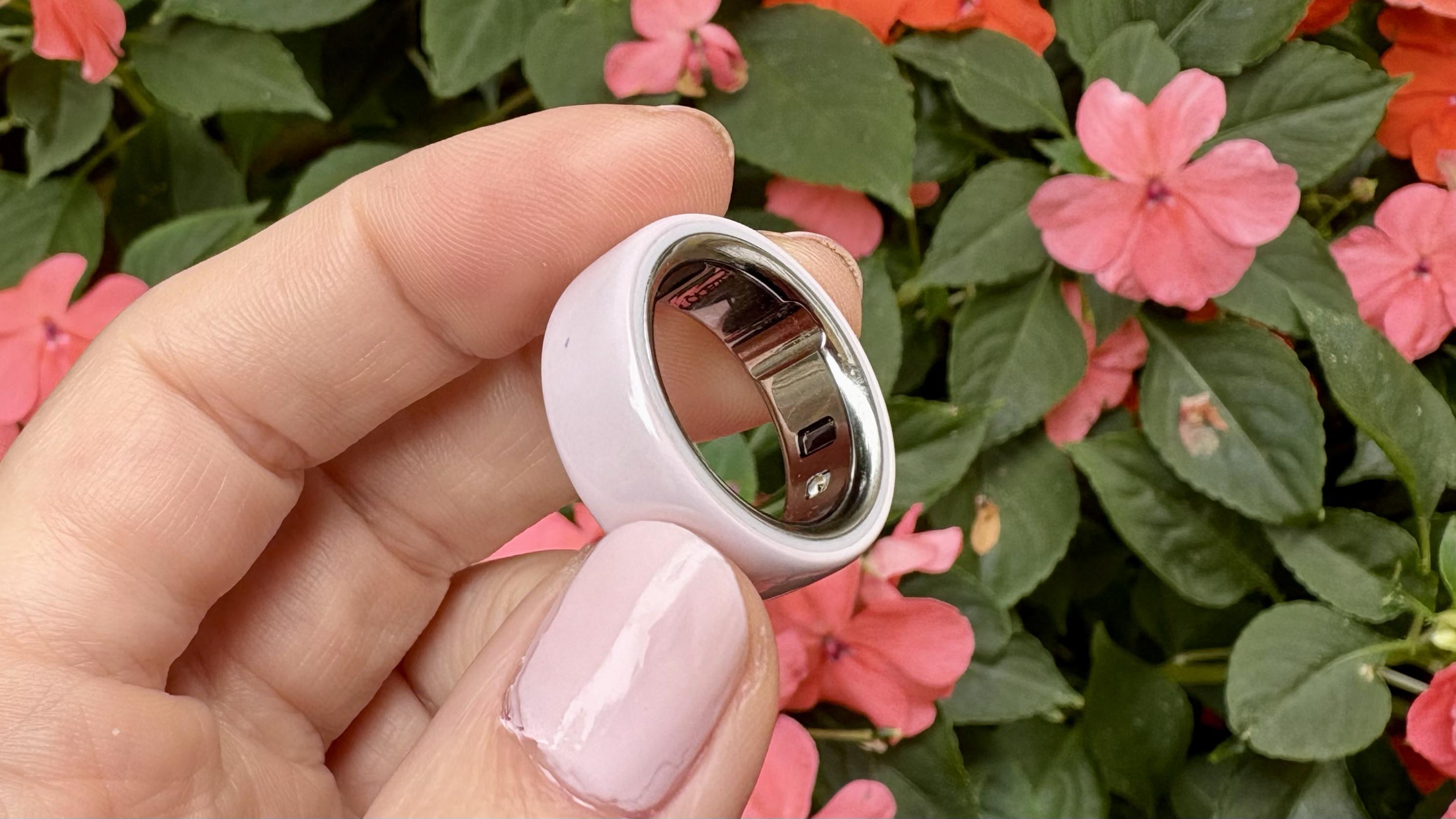 une photo de la céramique Oura Ring 4