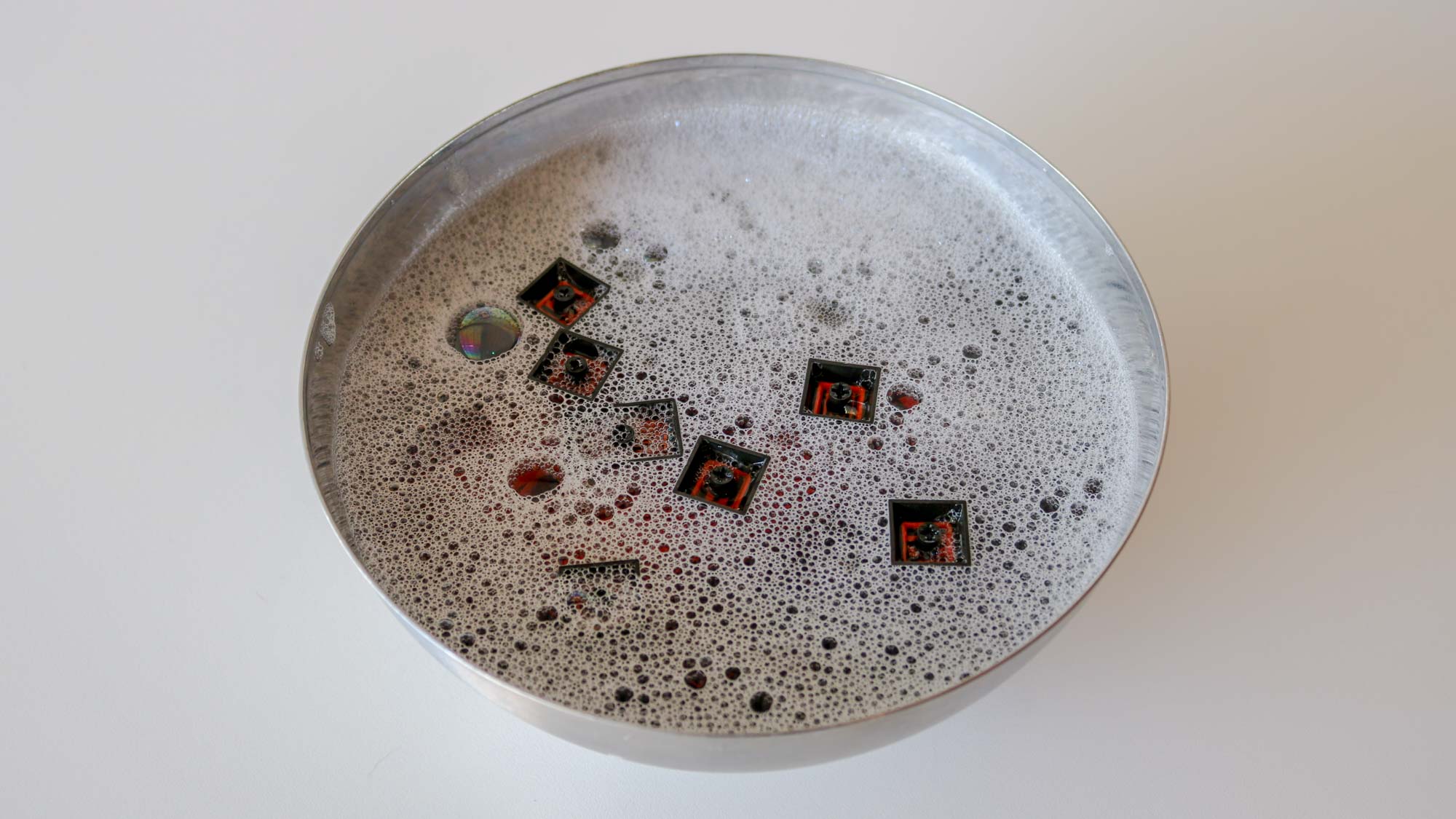 Laver les touches dans un bol