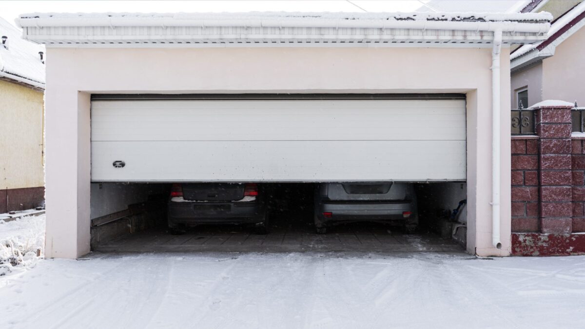 Votre porte de garage gaspille de l'énergie et fait grimper votre facture de chauffage — voici comment y remédier image-34067