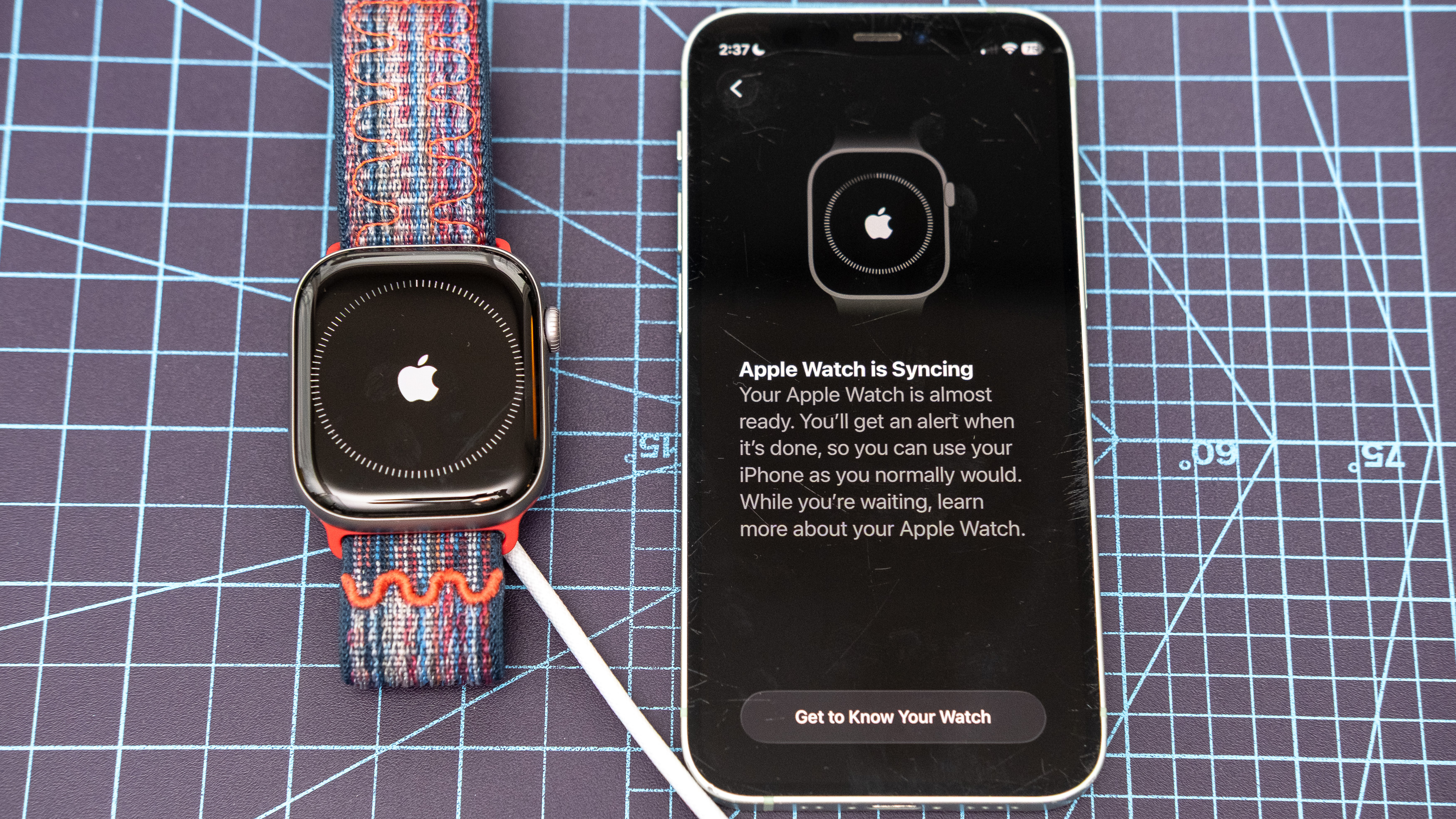 Gros plan de l'Apple Watch Series 11 montrant le processus de configuration et de couplage
