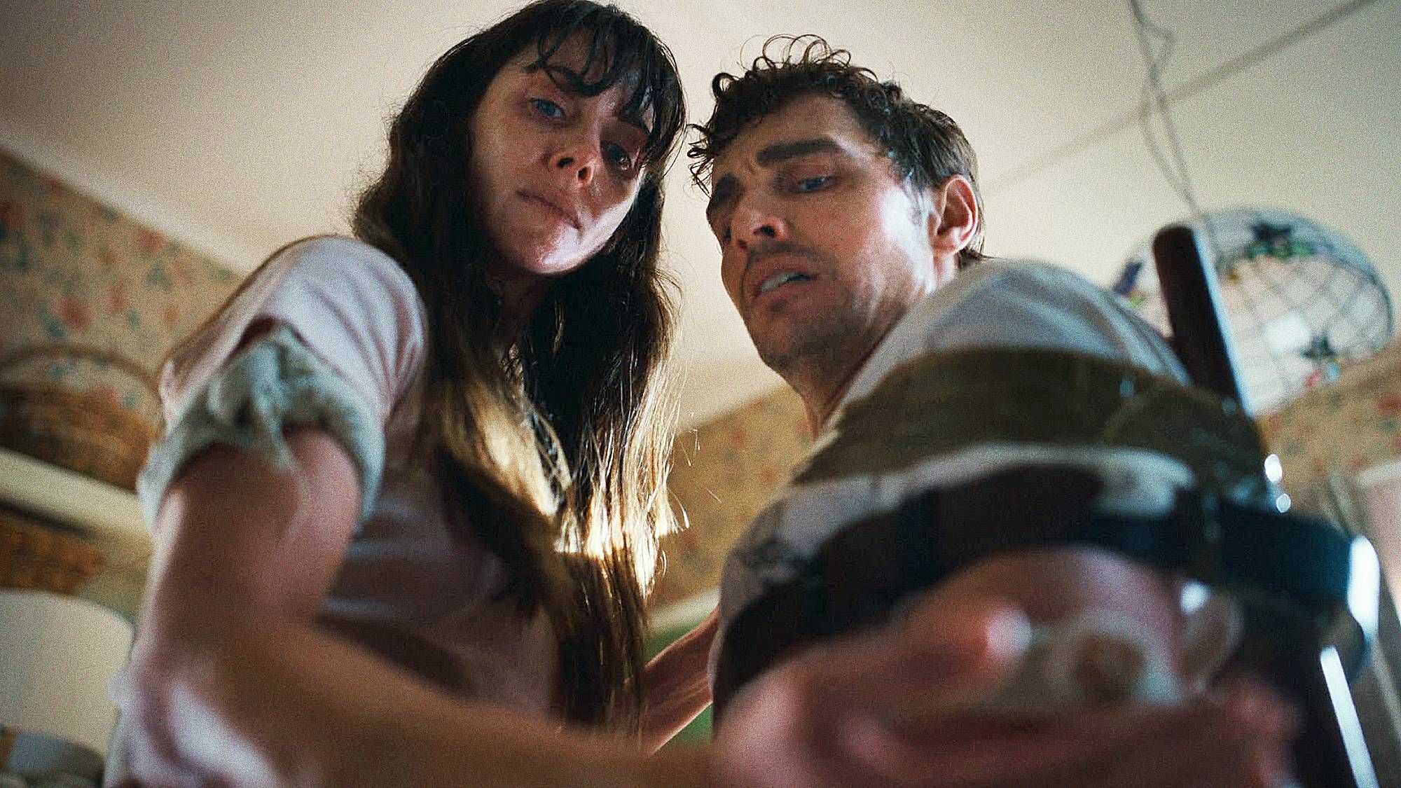 « Together » d'Alison Brie et Dave Franco transforme la co-dépendance toxique en horreur corporelle – regardez-le maintenant sur Hulu image-34275