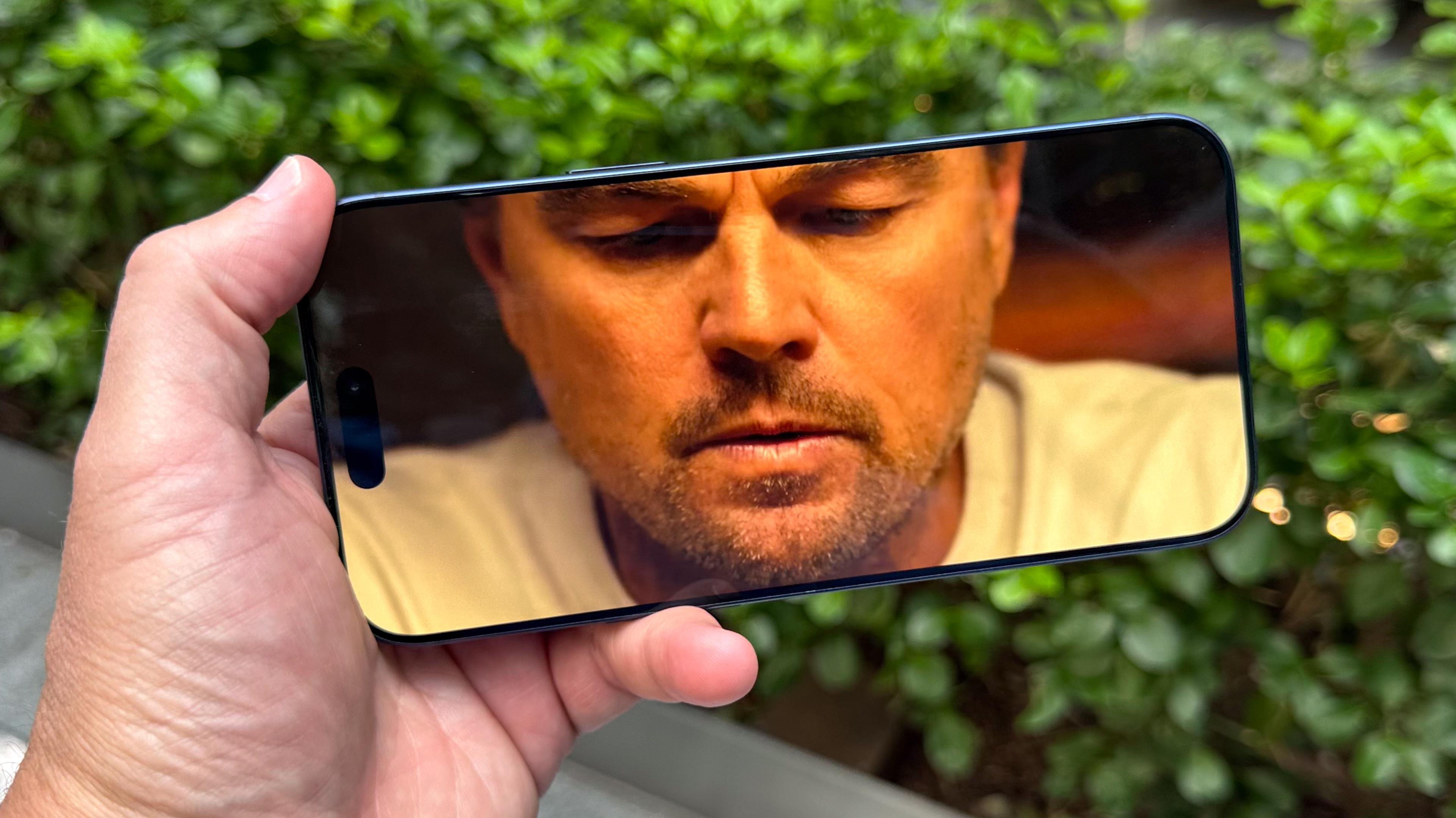 iPhone 17 Pro Max présenté en main