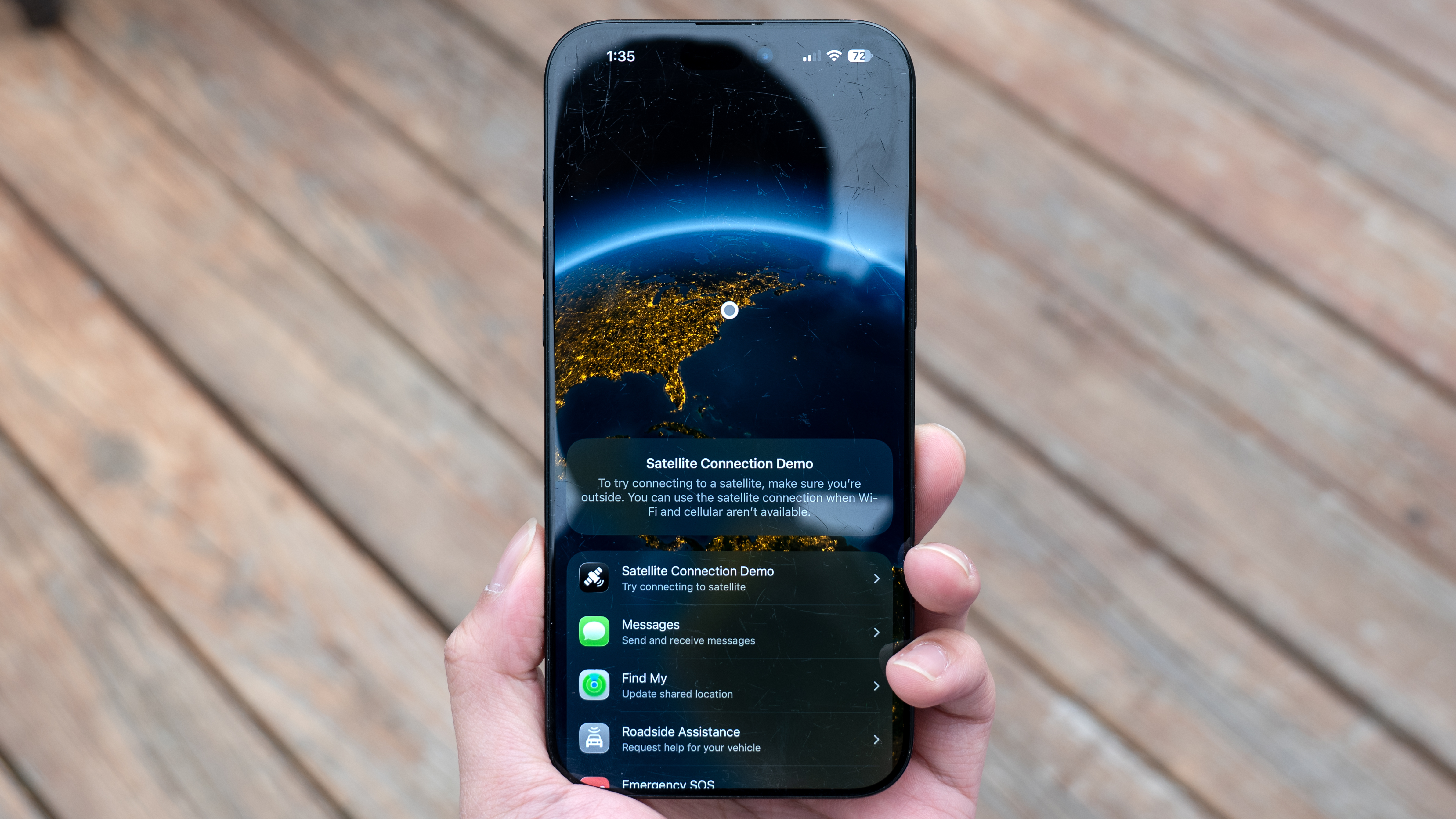 Mode SOS satellite iOS 26 fonctionnant sur iPhone.