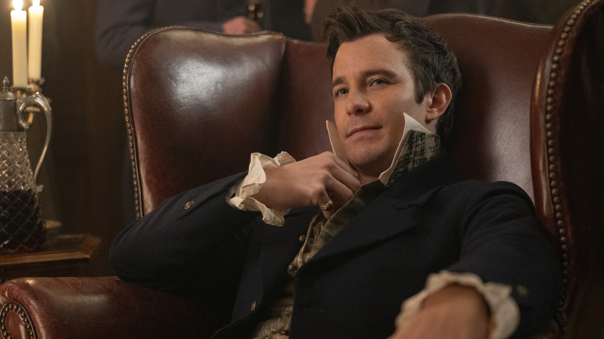 Luke Thompson dans le rôle de Benedict Bridgerton dans l'épisode 401 de Bridgerton