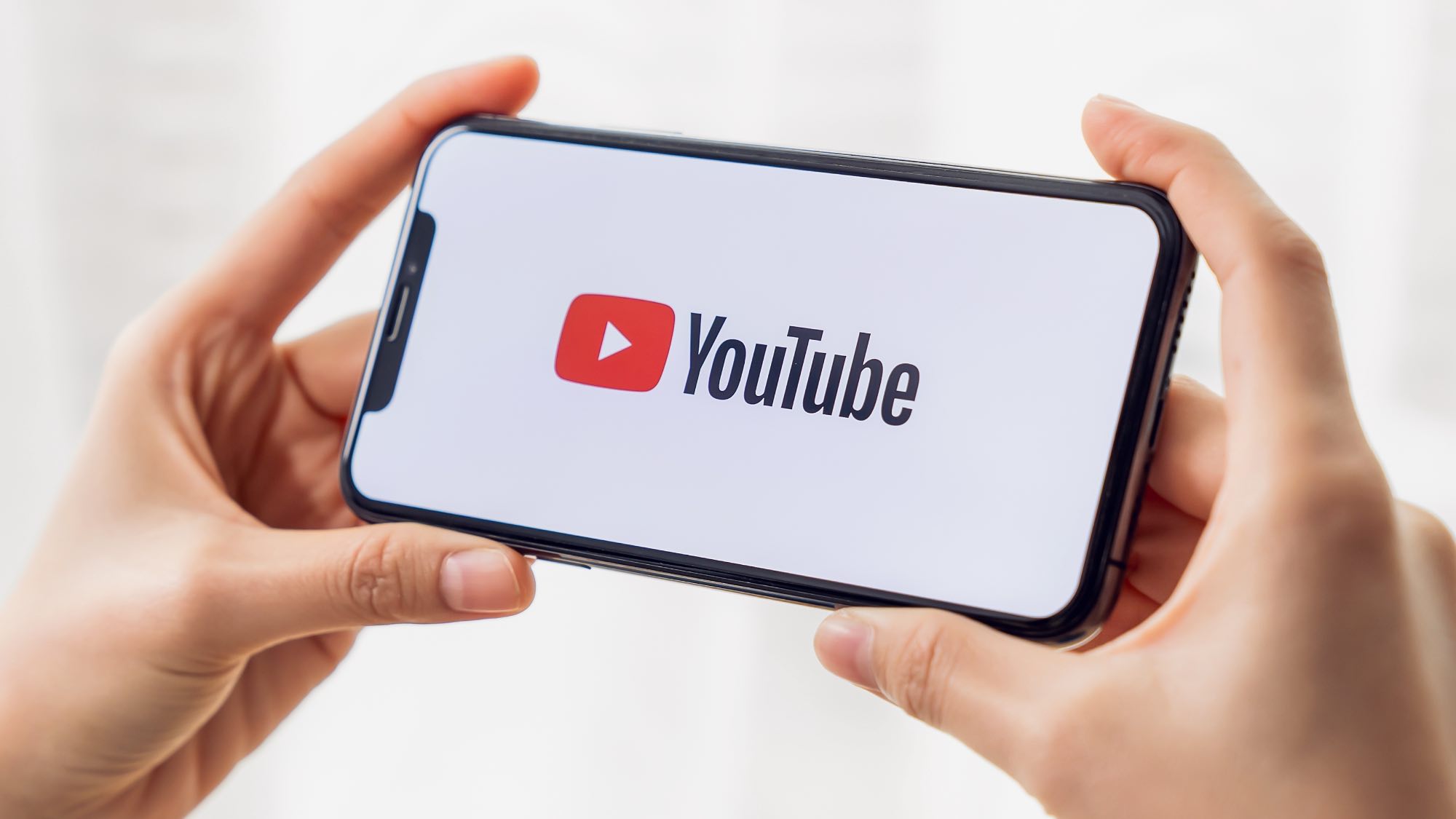 Logo YouTube sur le téléphone