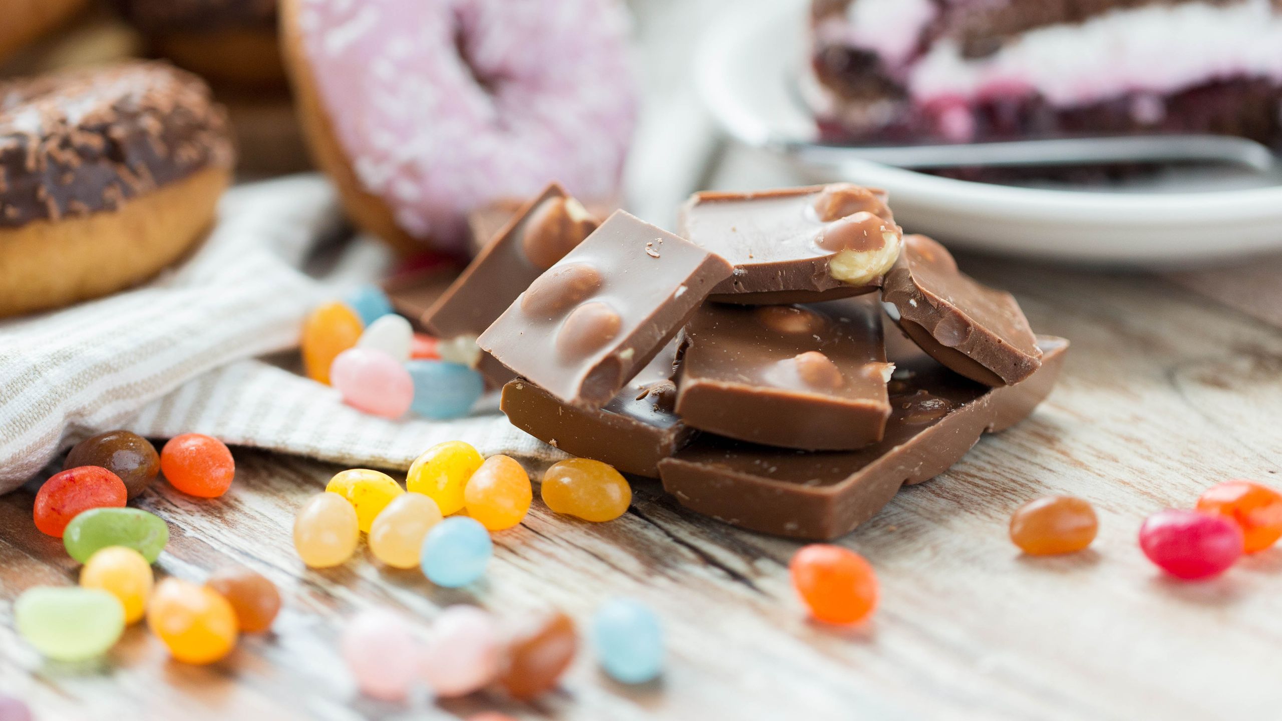 Comment enlever les taches de chocolat sur les tissus : conseils d'experts pour nettoyer les vêtements, les tapis et les canapés image-35166