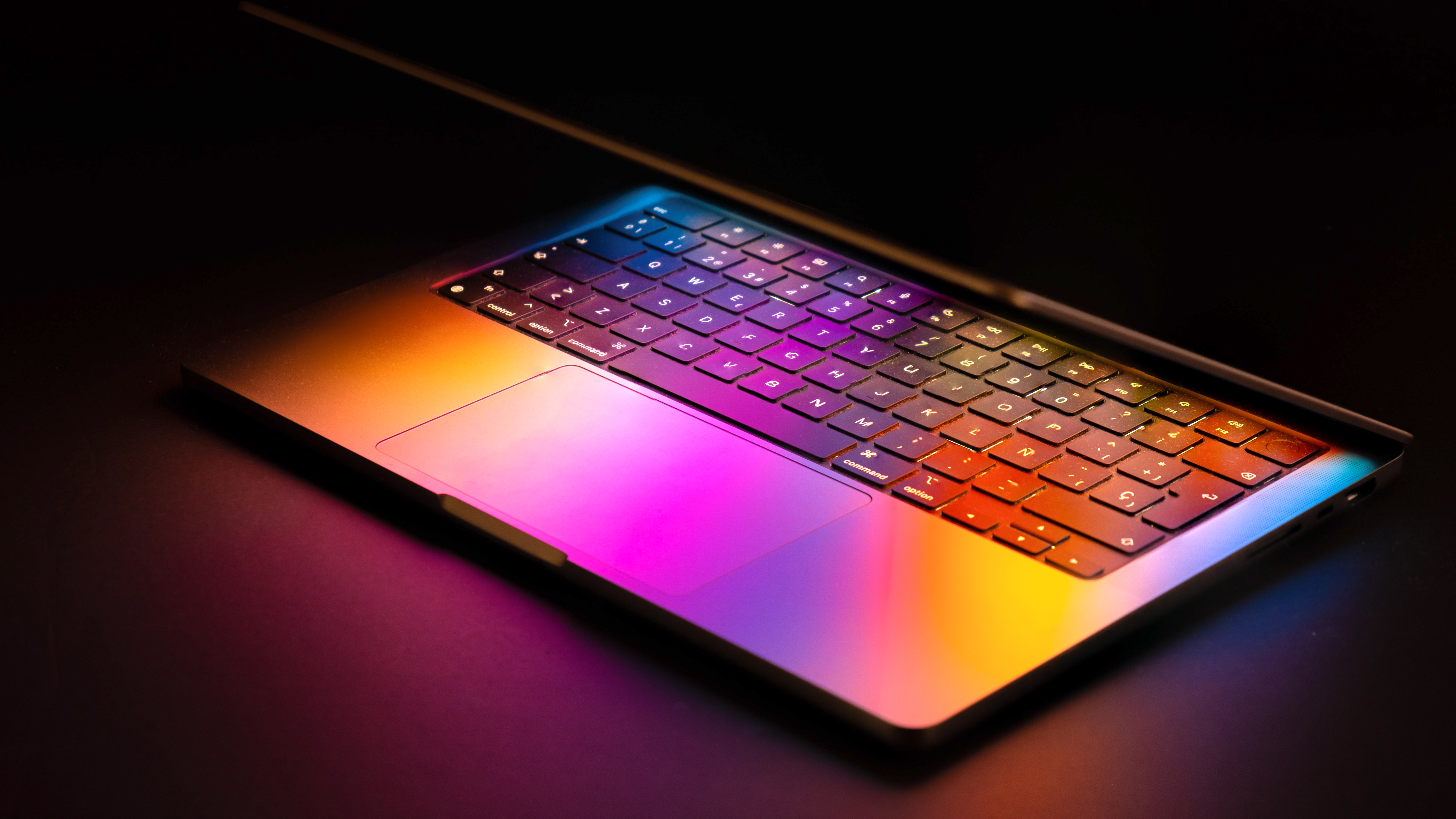 MacBook avec clavier lumineux