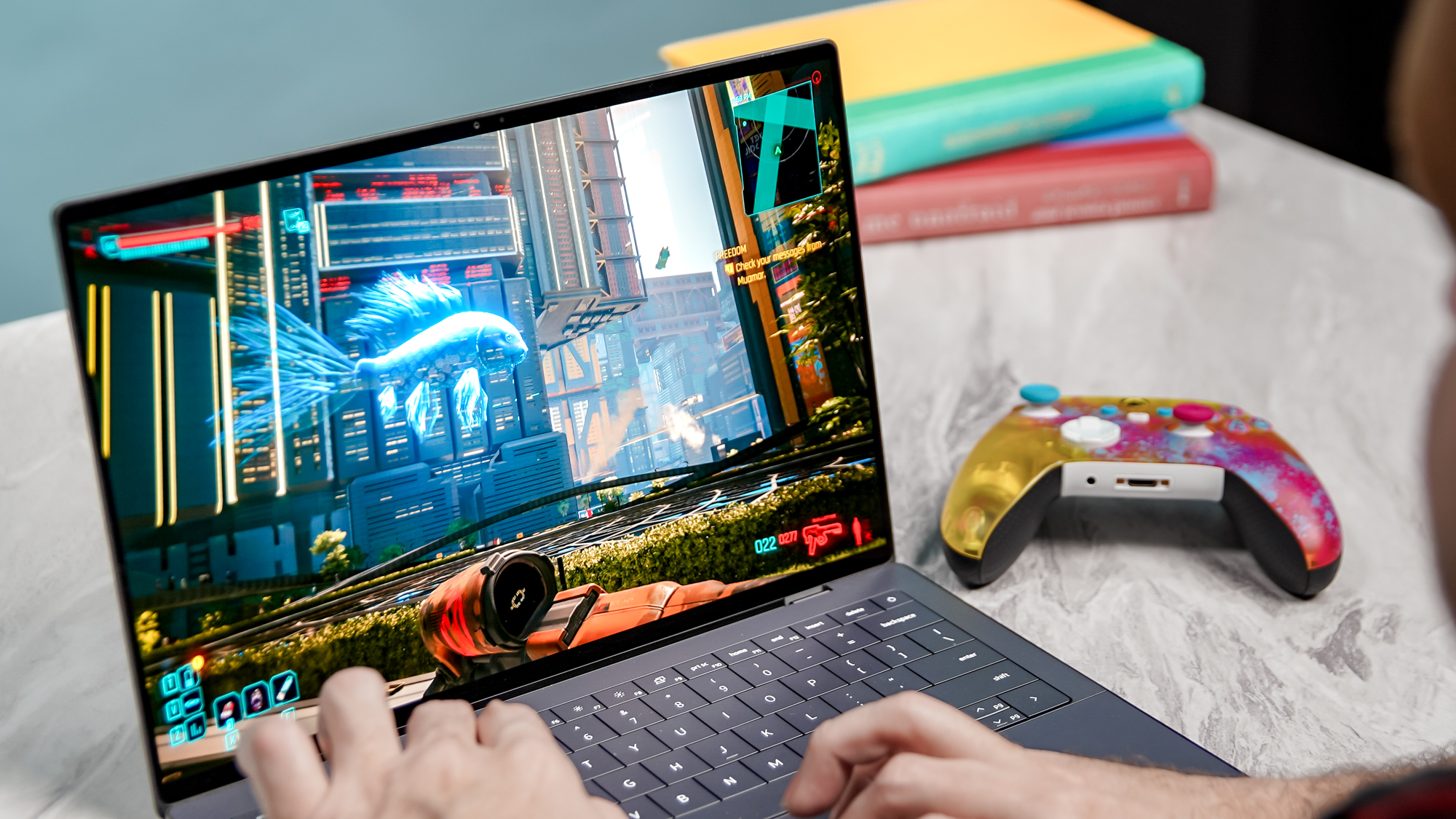 Cyberpunk 2077 fonctionnant sur le nouveau Dell XPS 14