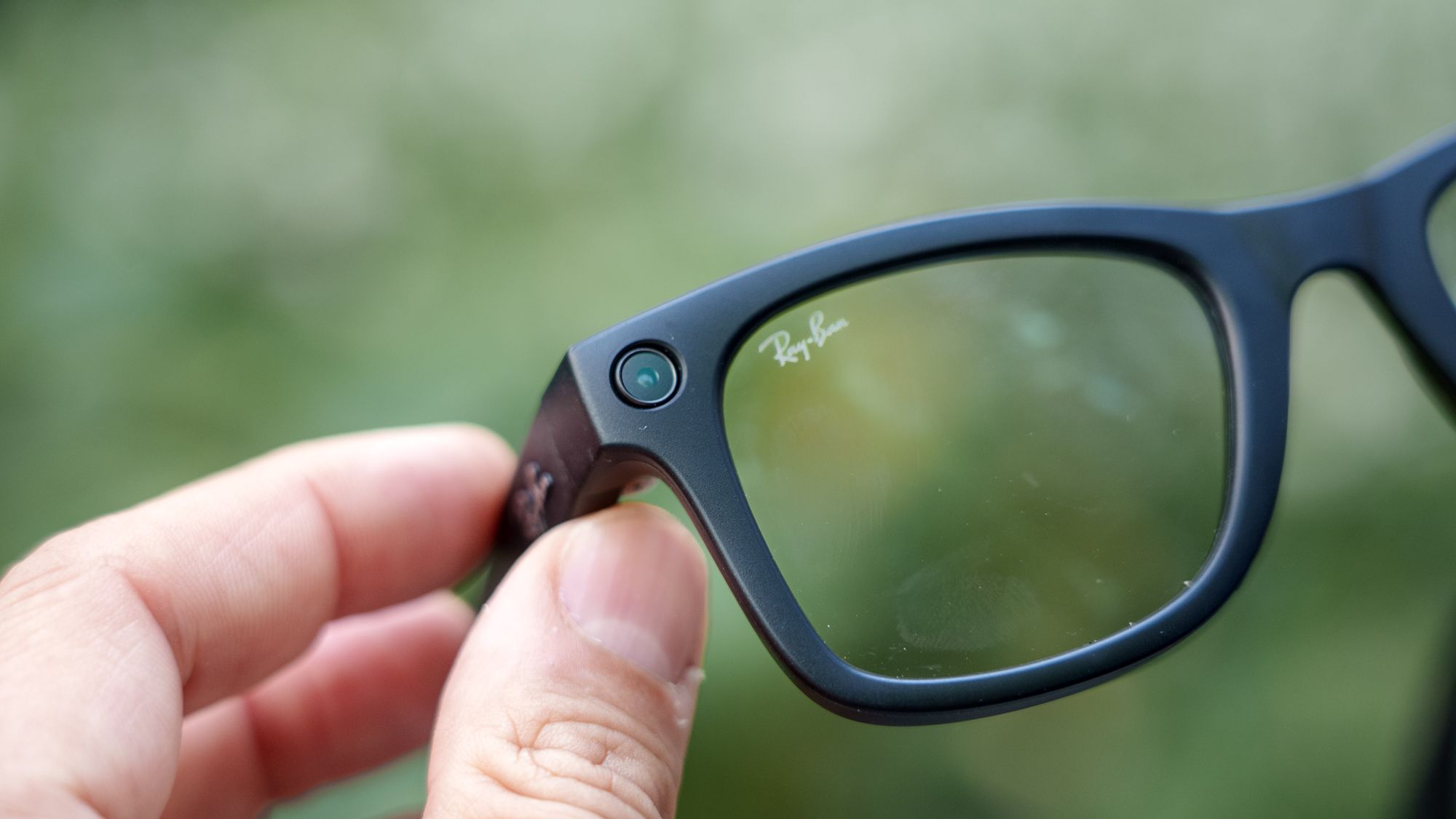 Lunettes intelligentes ou lunettes ordinaires : voici comment savoir si vous êtes filmé image-35713