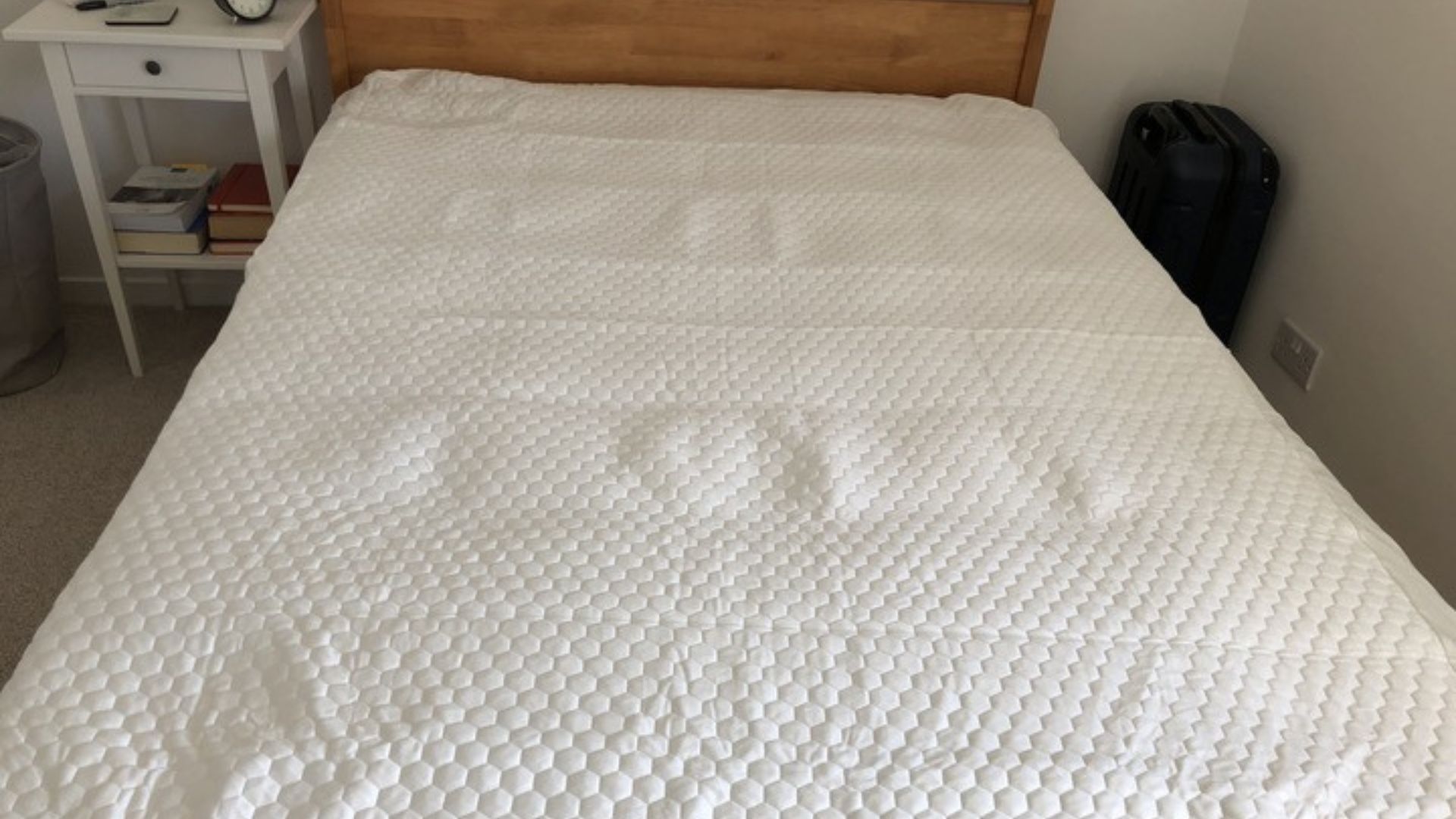 Protège-matelas rafraîchissant imperméable de luxe de Brooklyn Bedding sur un matelas complet