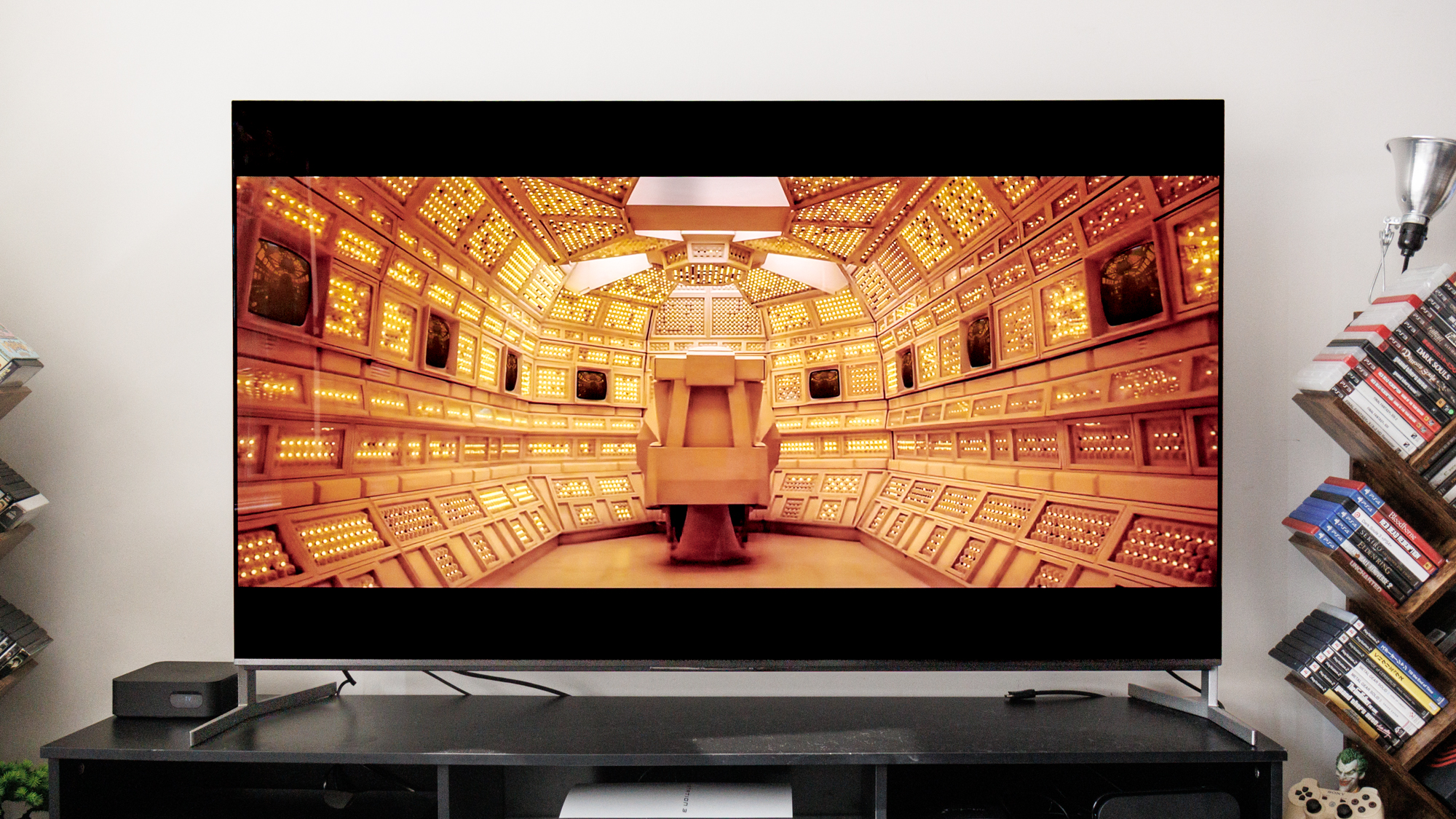 Sony Bravia 8 II sur un meuble TV