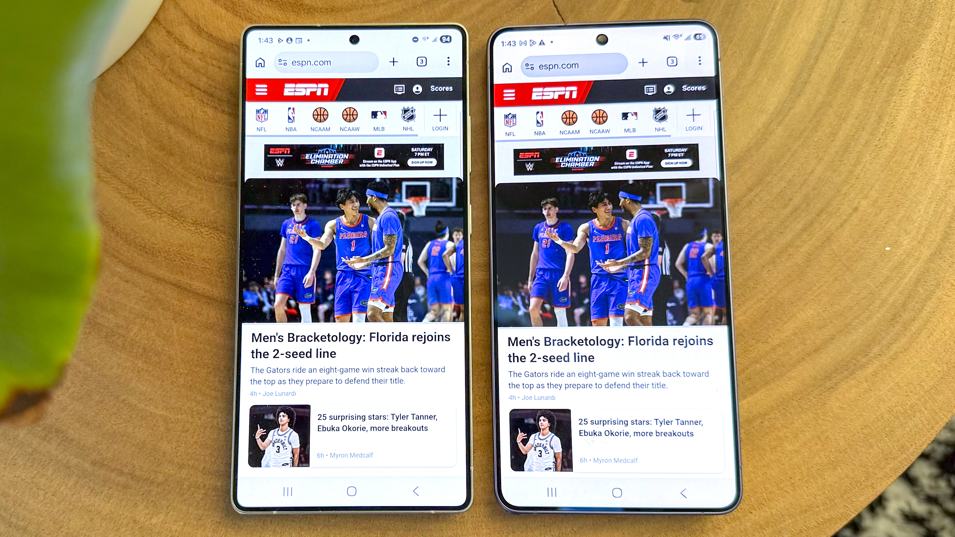 Test d'affichage du Galaxy S25 Ultra contre le Galaxy S26 Ultra.