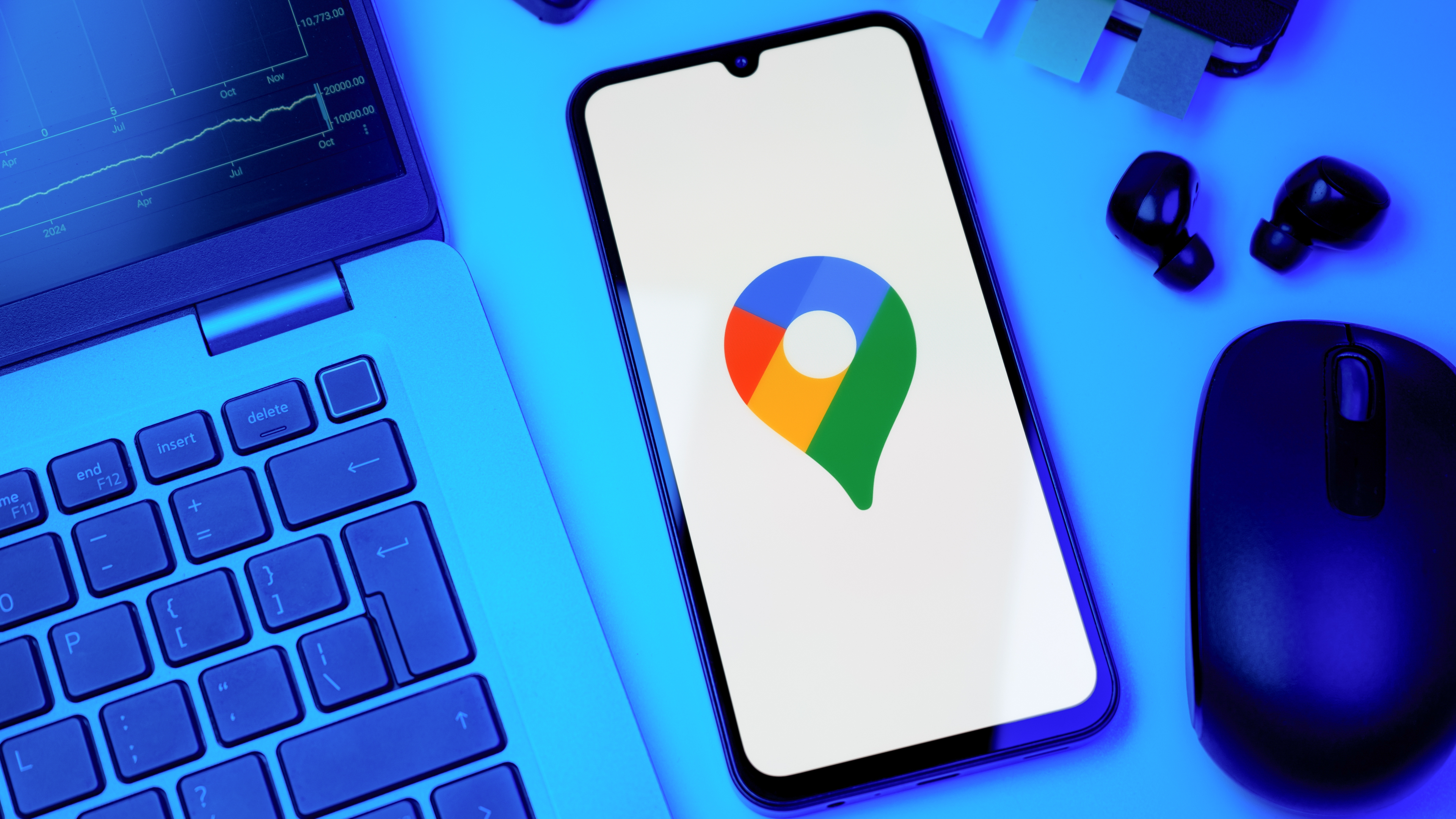 logo Google Maps sur un écran de téléphone